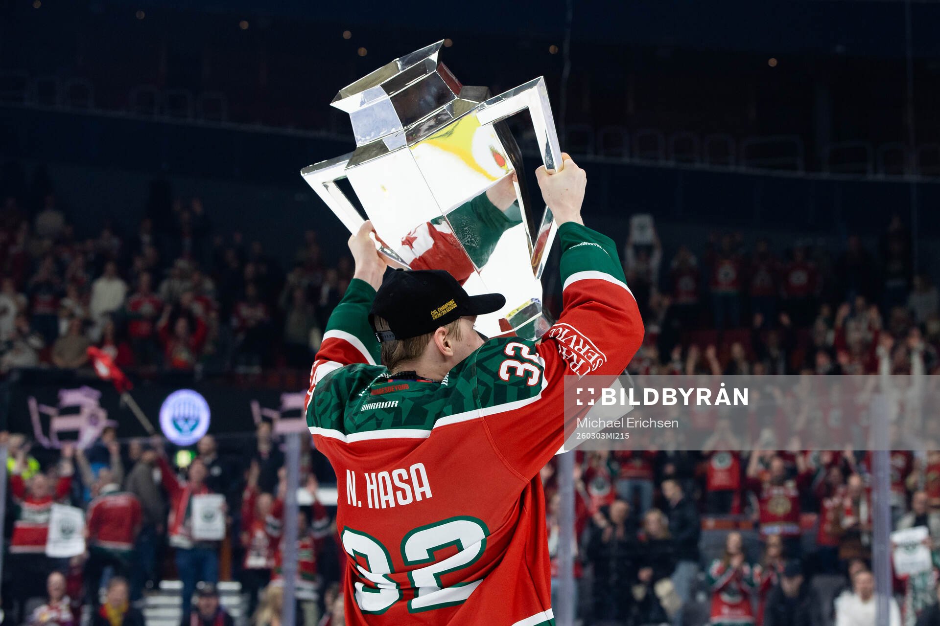 Noah Hasa of Frölunda celebrates with the trophy
