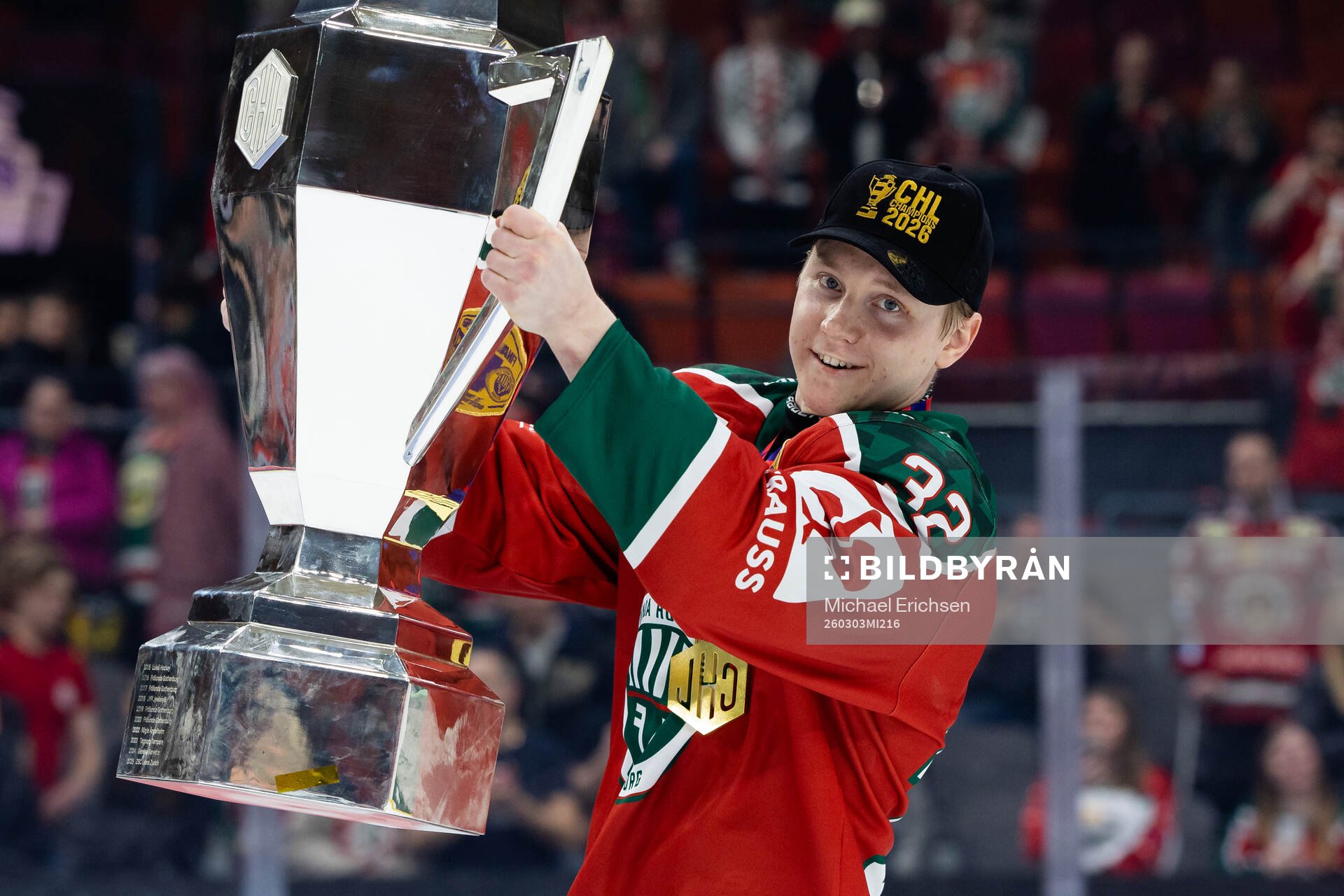 Noah Hasa of Frölunda celebrates with the trophy