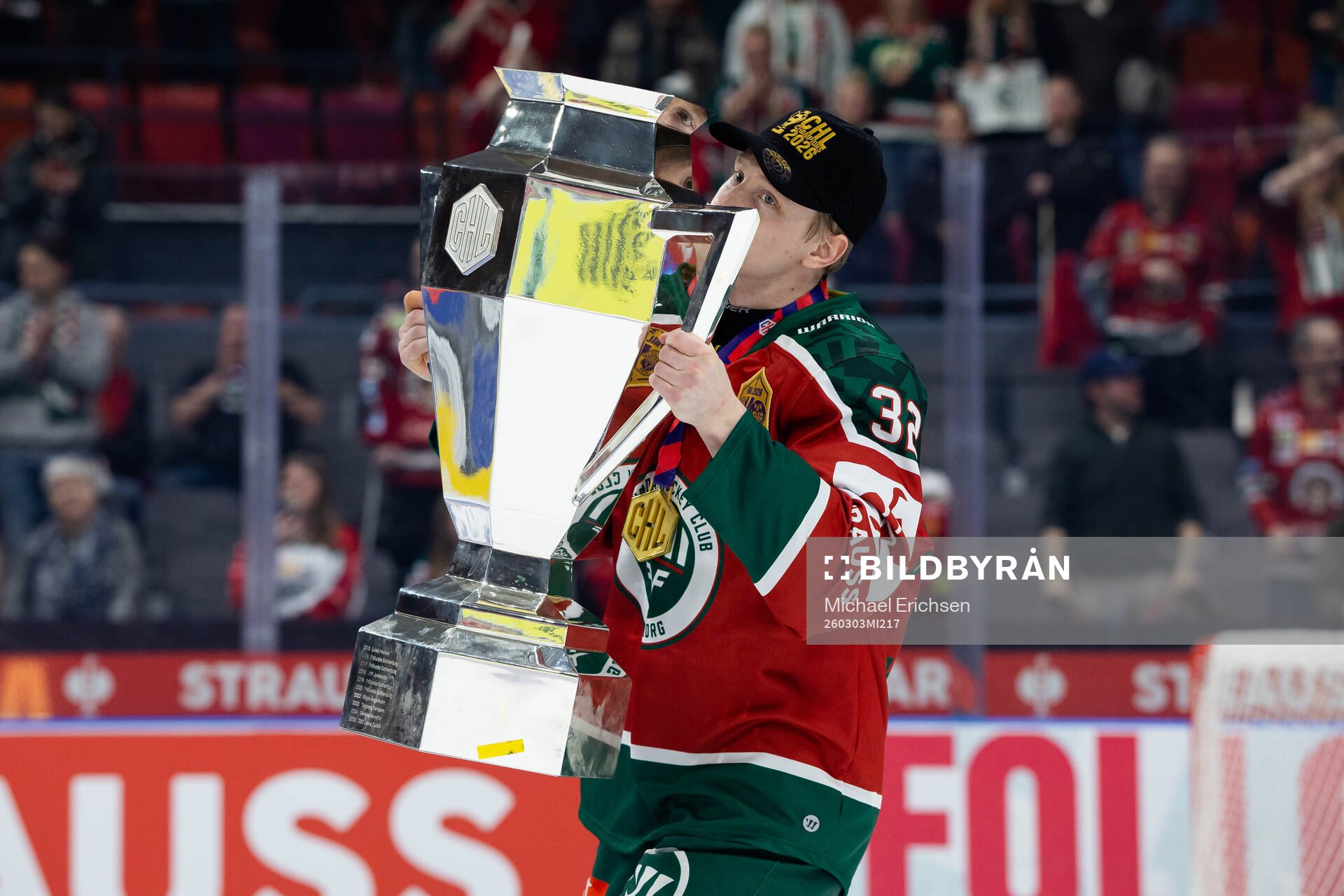 Noah Hasa of Frölunda celebrates with the trophy