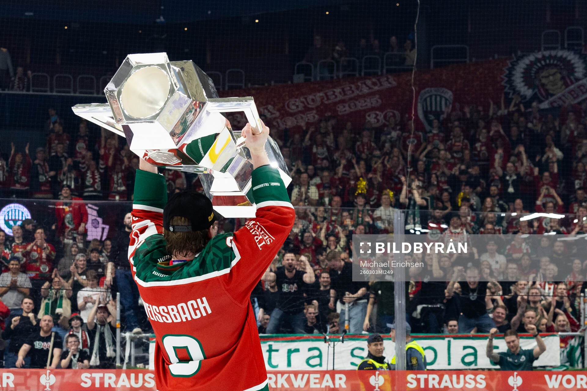 Linus Weissbach of Frölunda celebrates with the trophy