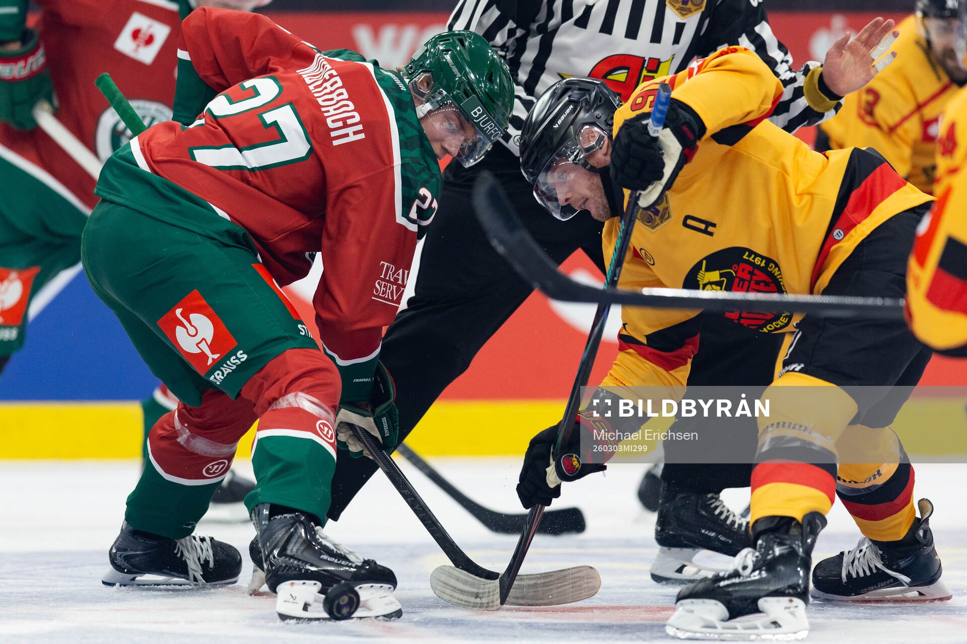 Theodor Niederbach of Frölunda and Brian O'Neill of Luleå