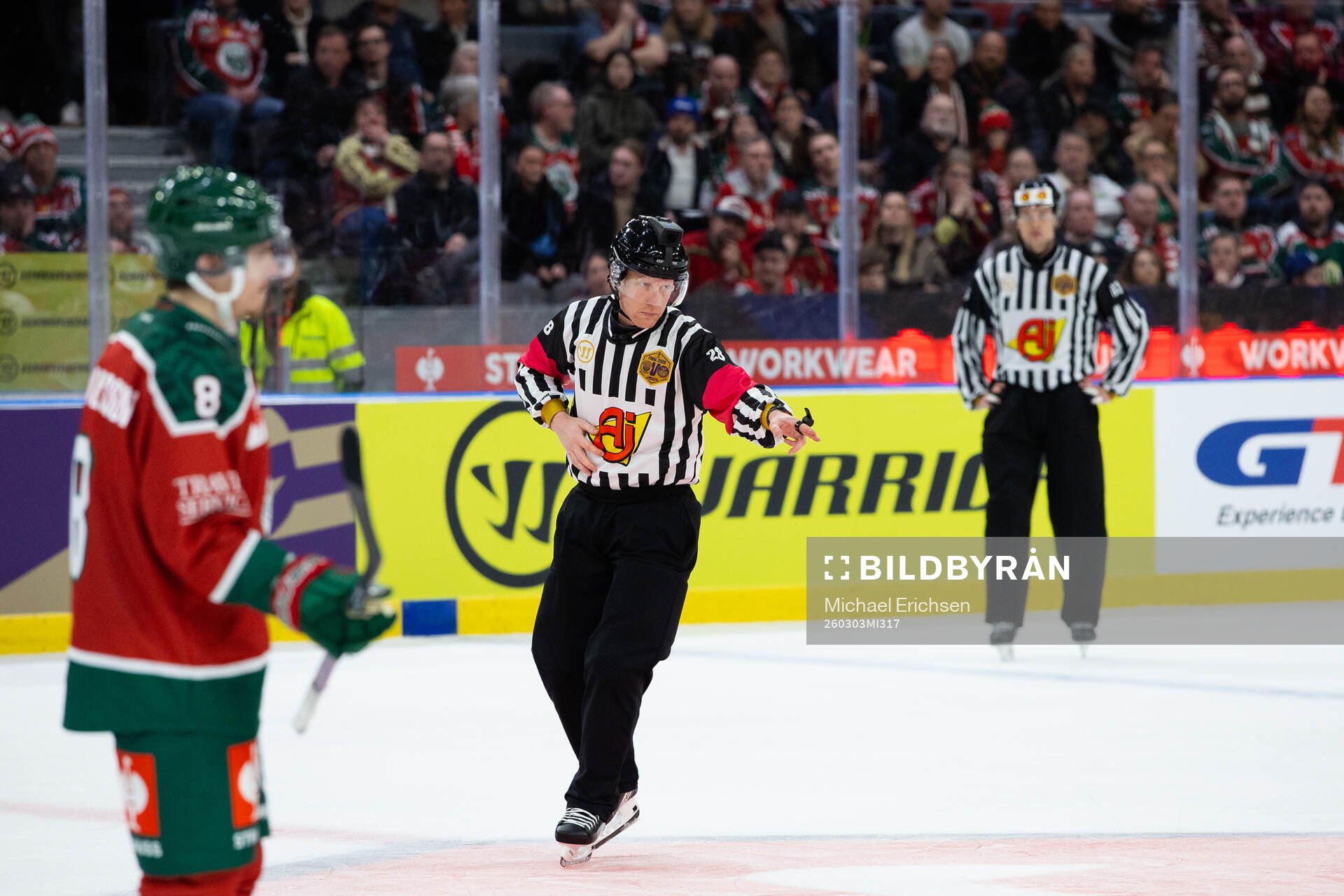 Referee Mikael Holm