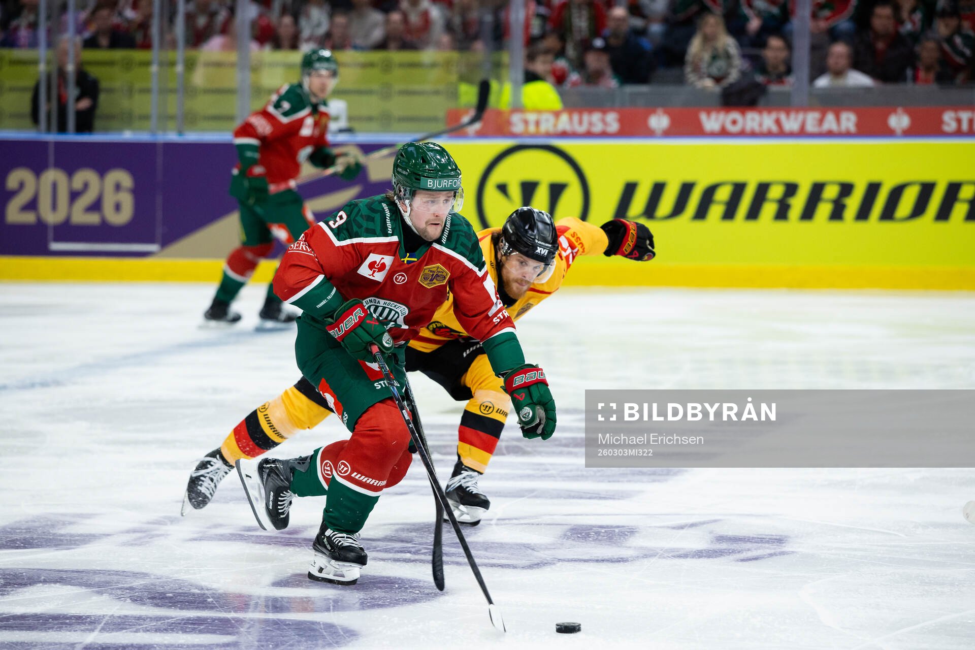 Linus Weissbach of Frölunda and Brendan Shinnimin of Luleå