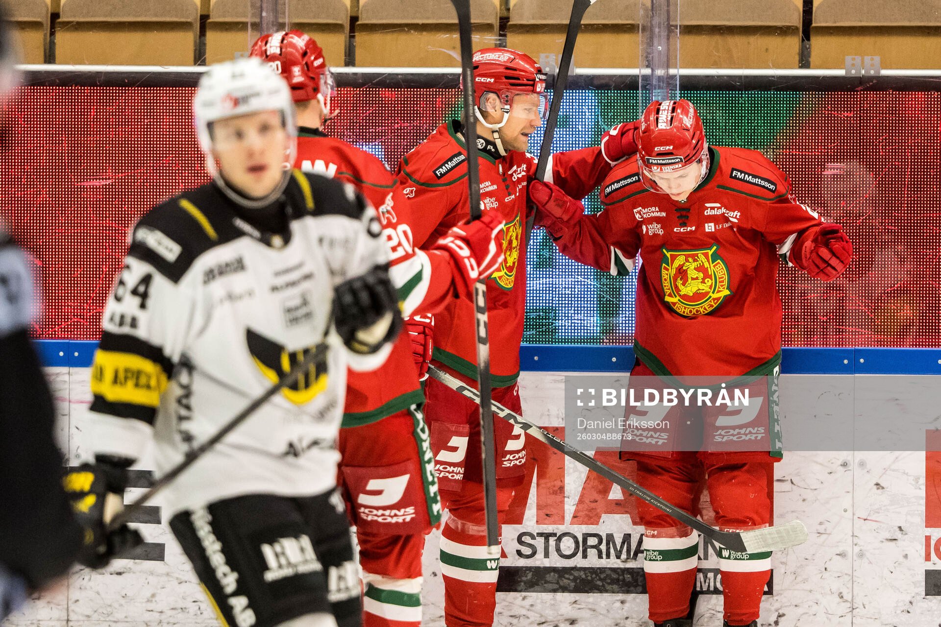 Moras Hampus Larsson jublar