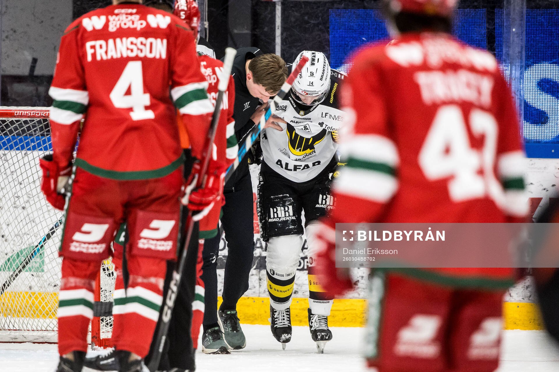 Västerås Max Karlsson lämnar isen