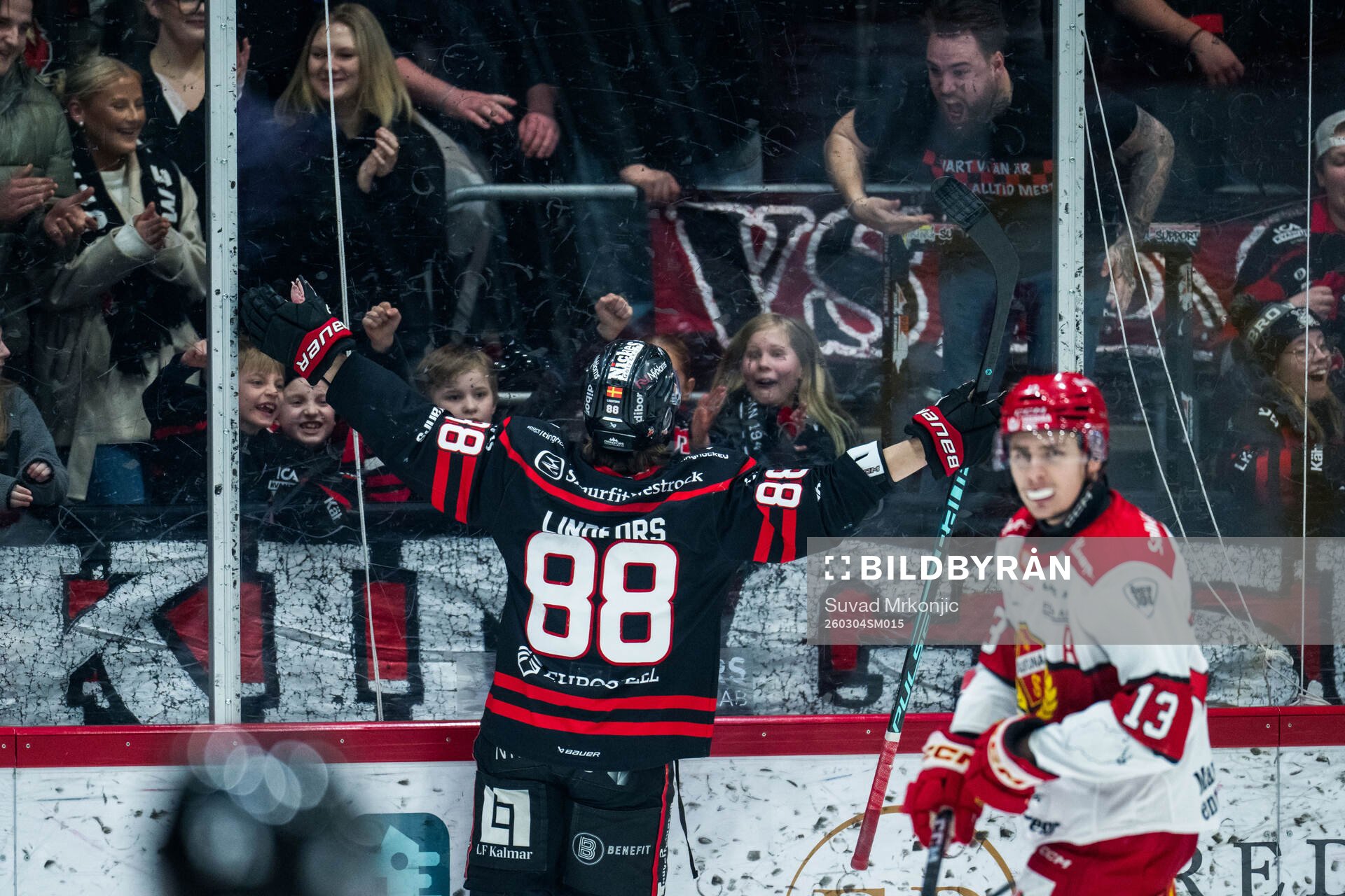 Nybros Tim Lindfors jublar