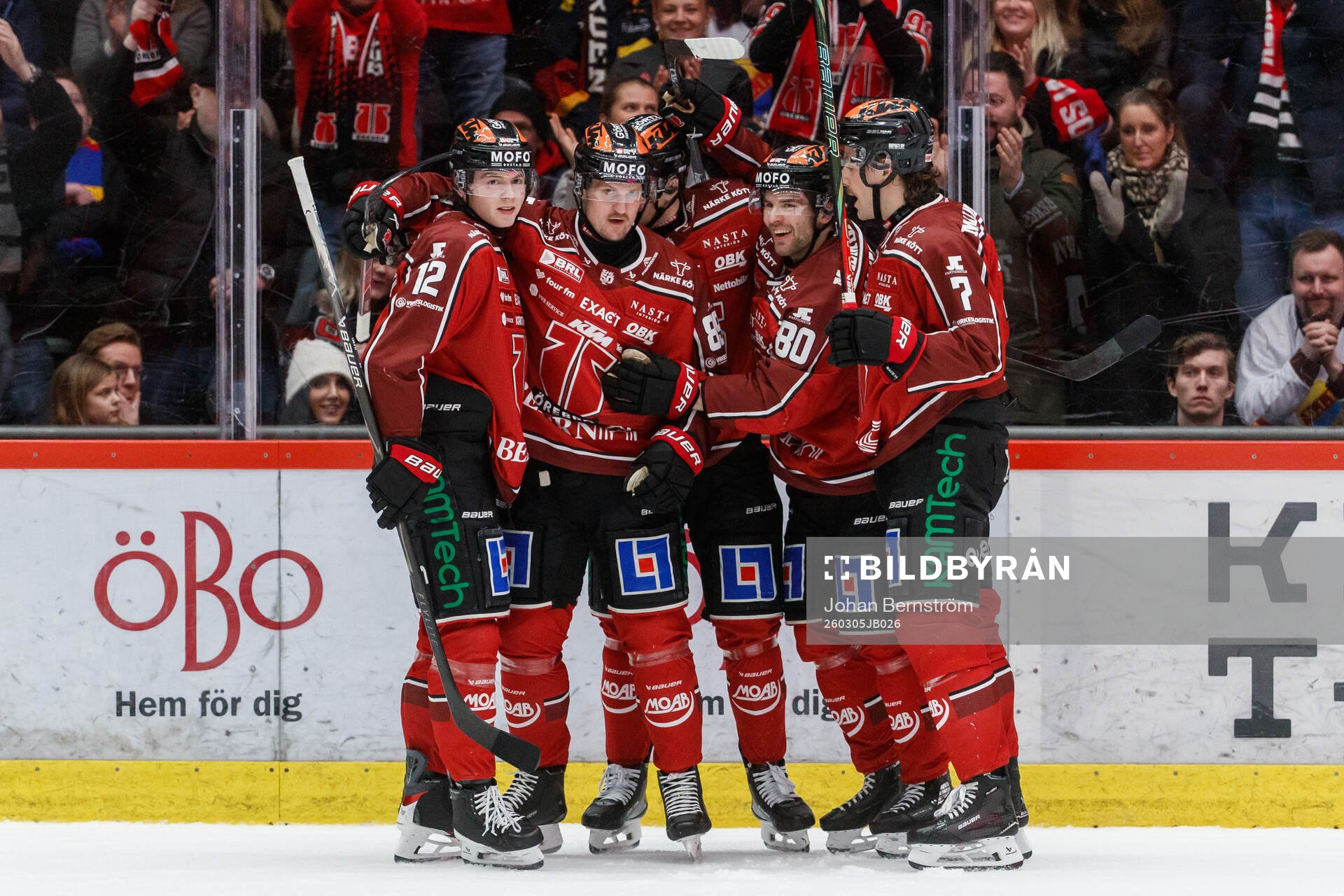 Örebros Patrik Karlkvist jublar med lagkamrater