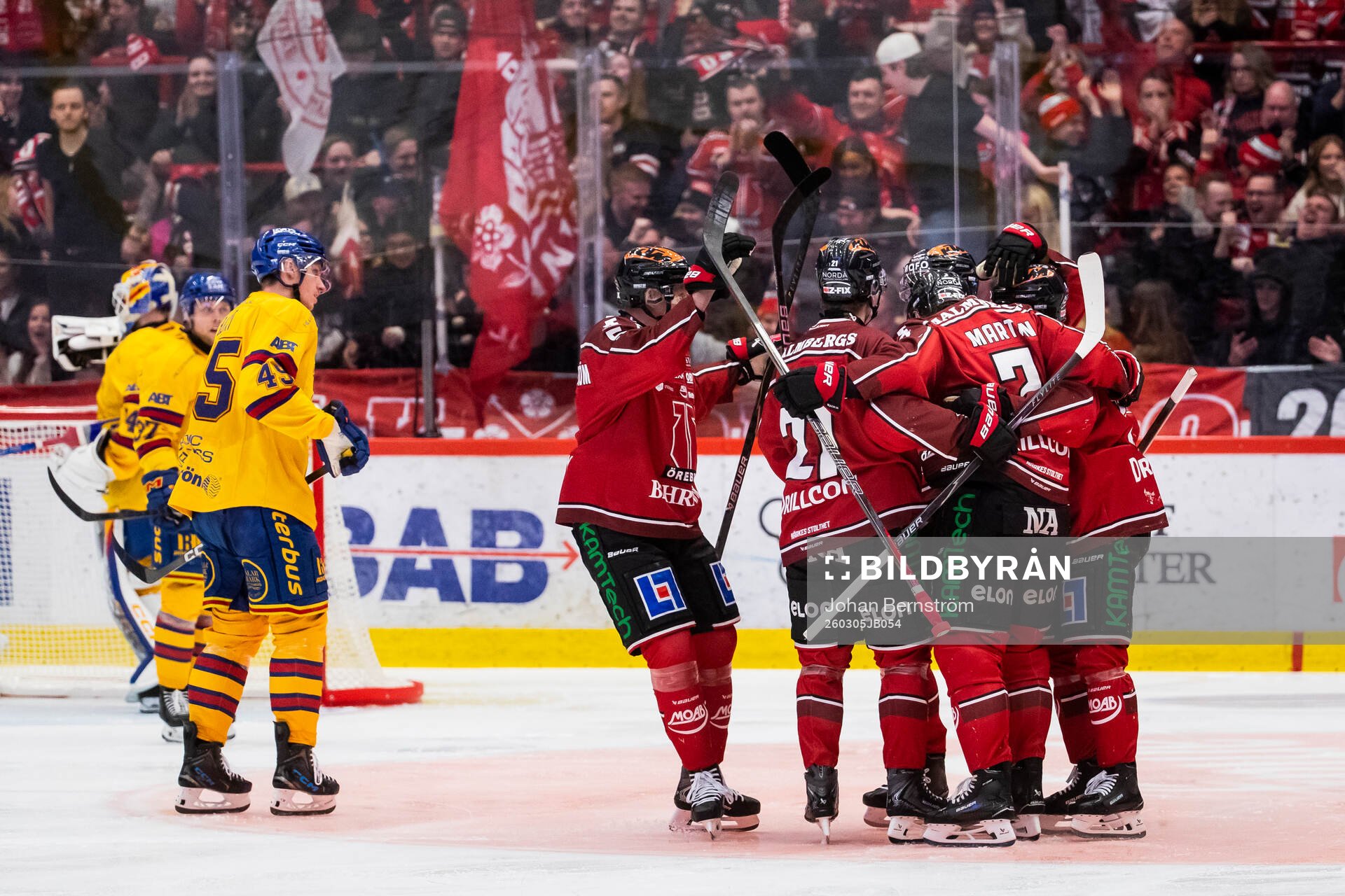 Örebrospelarna jublar vid Örebros Luke Martin 3-1 mål
