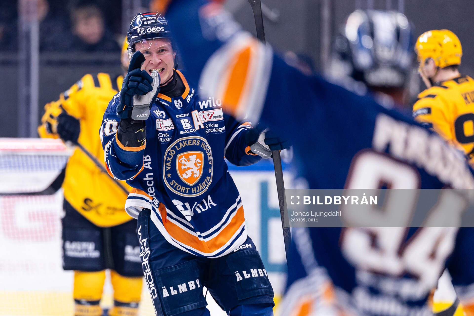 Växjös Dennis Rasmussen jublar