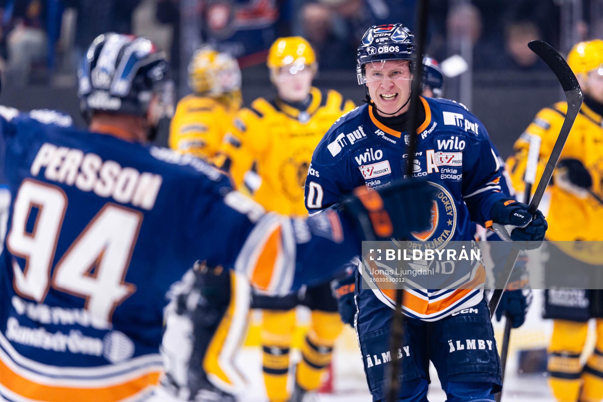 Växjös Dennis Rasmussen jublar