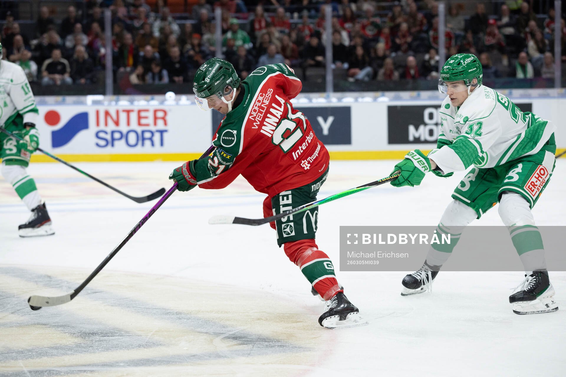 Frölundas Jere Innala och Rögles Isac Solberg