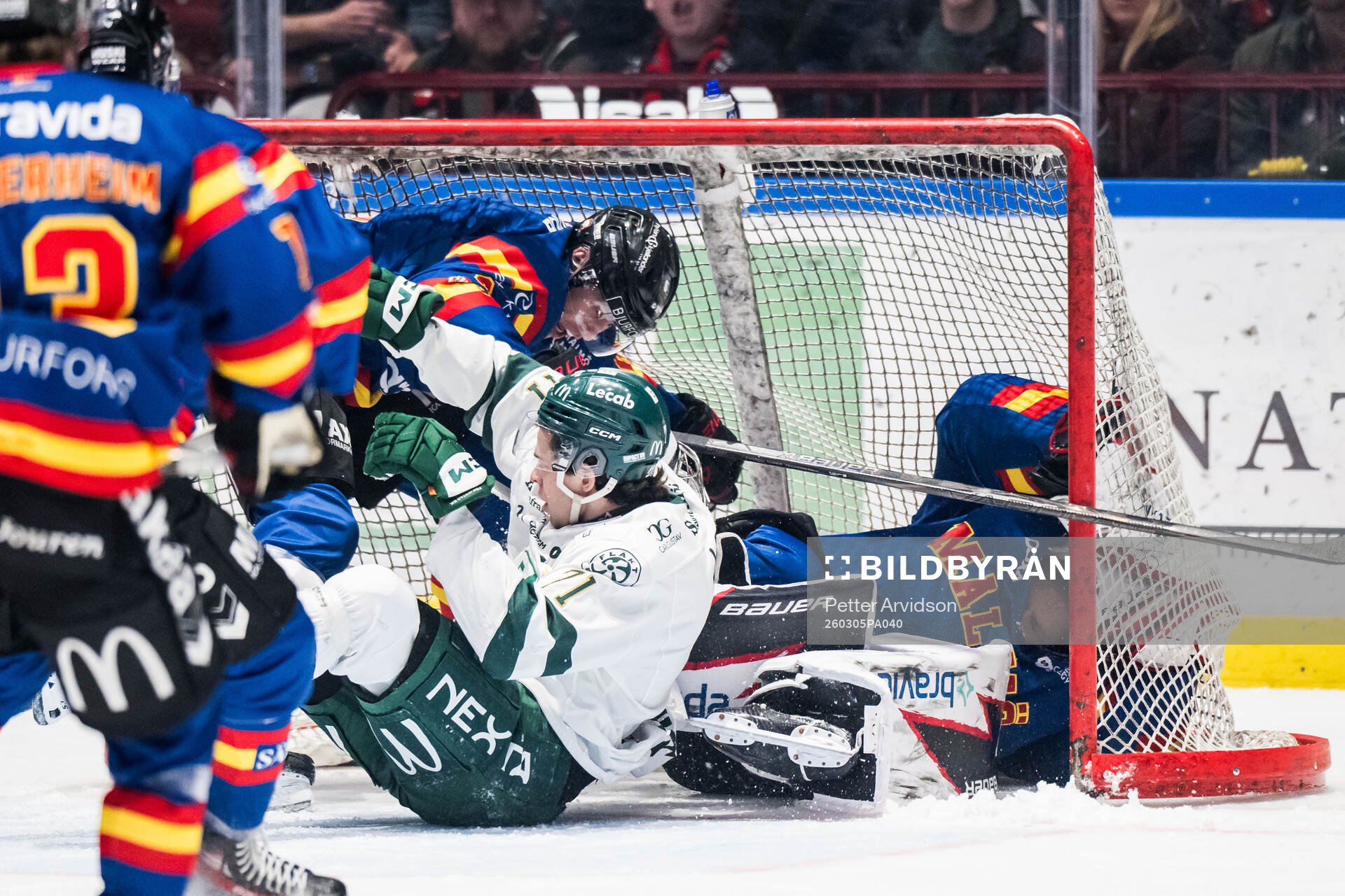 Färjestads Viktor Lodin och Malmö Redhawks målvakt Marek