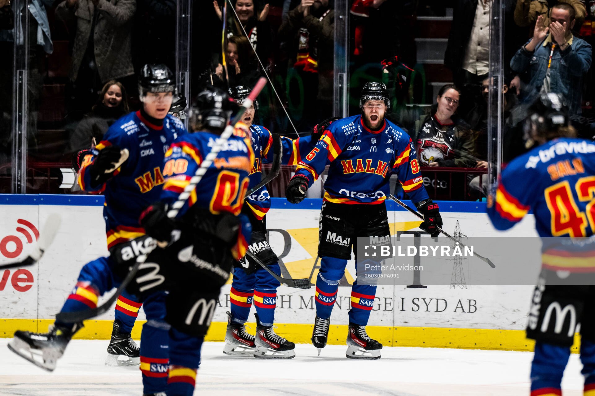 Malmö Redhawks Carl Persson jublar