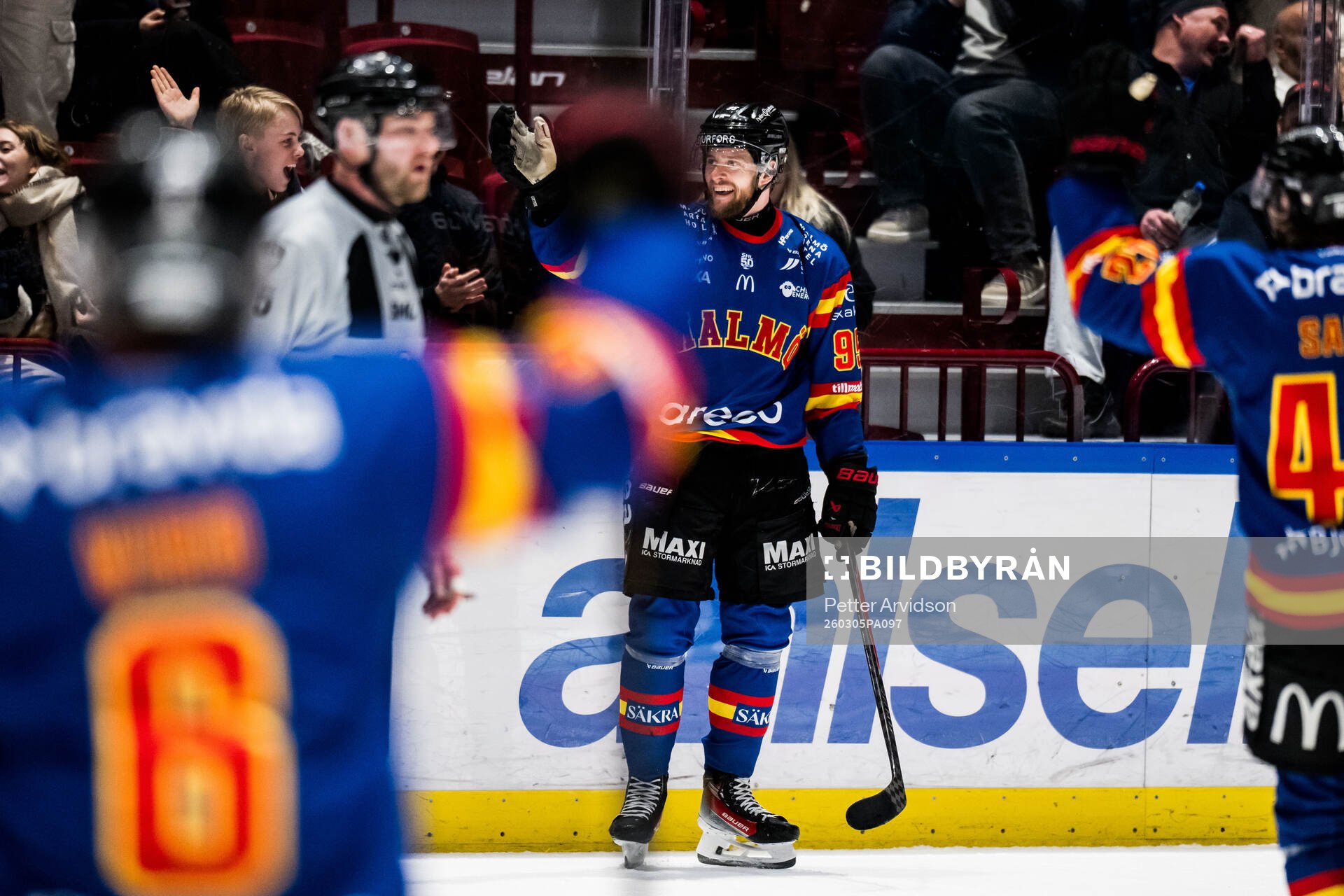 Malmö Redhawks Carl Persson jublar