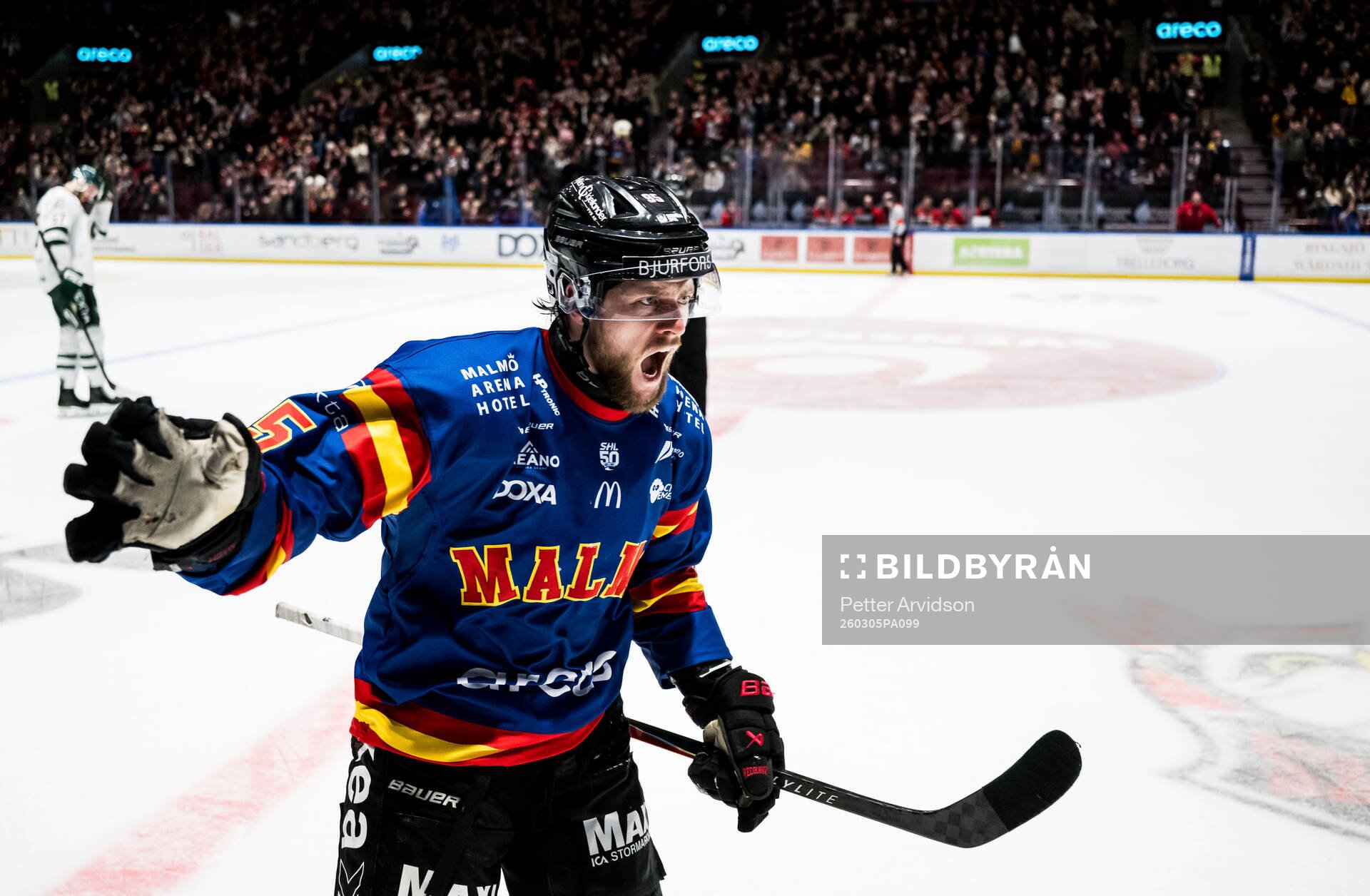 Malmö Redhawks Carl Persson jublar