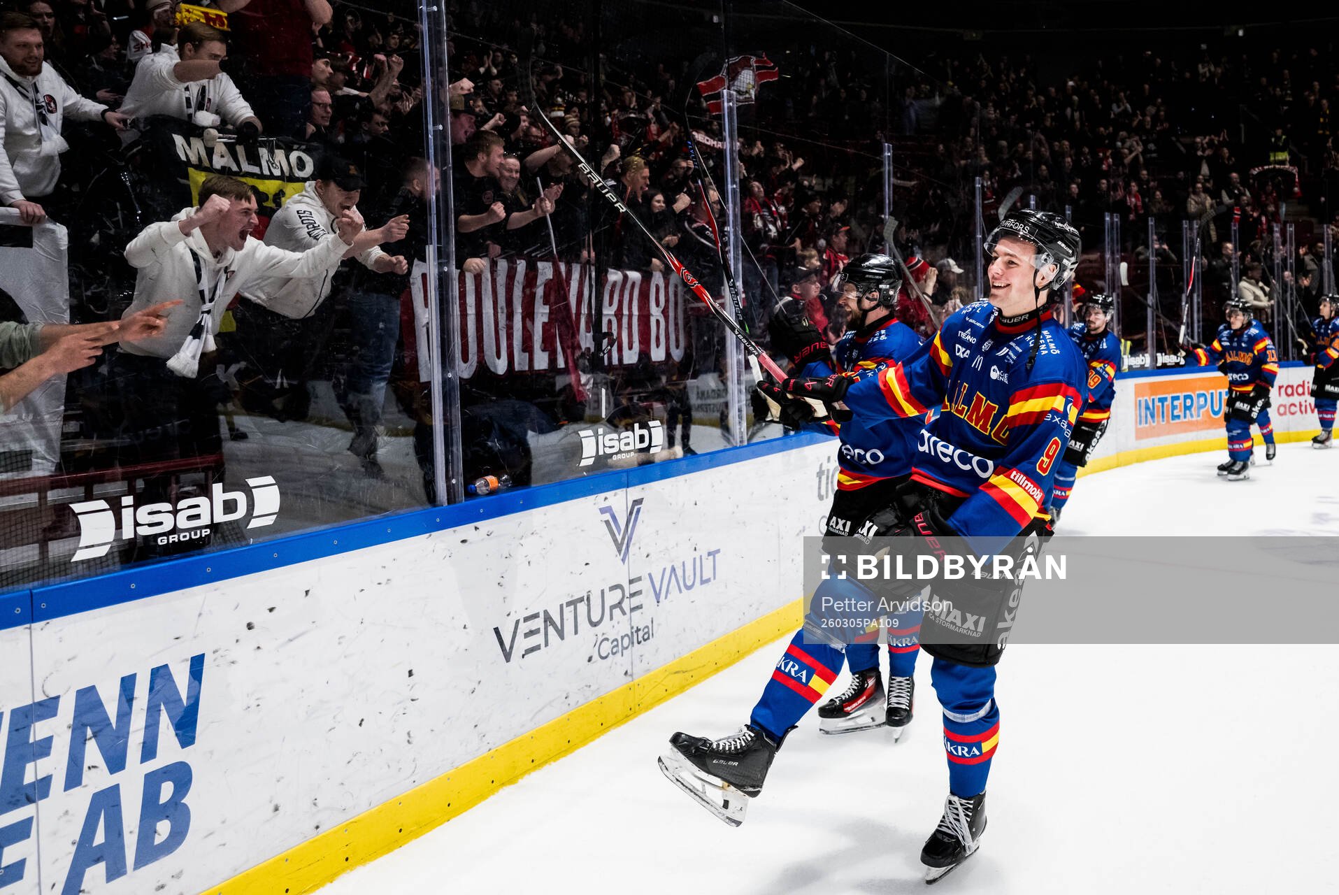 Malmö Redhawks Kalle Hemström jublar