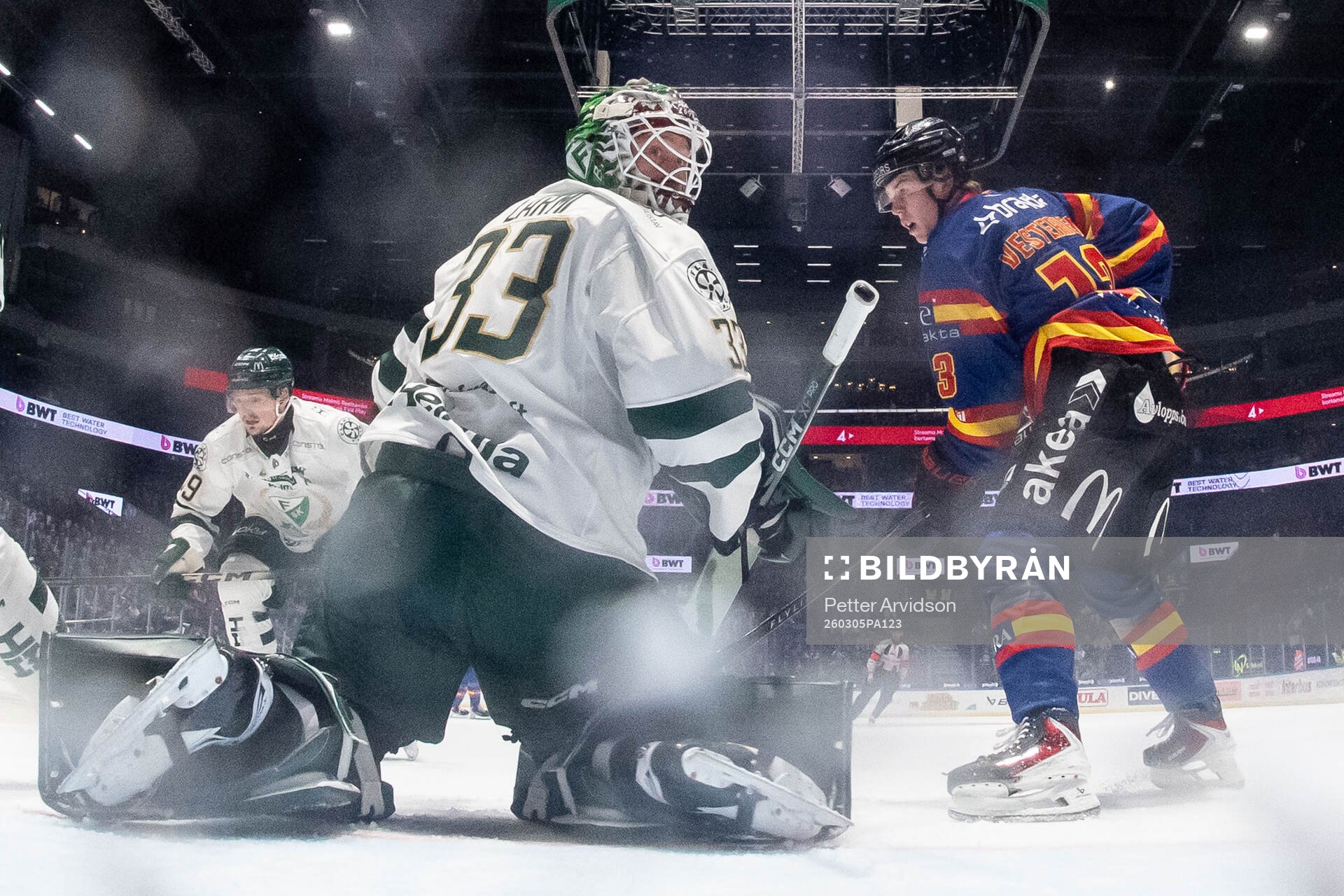 Färjestads målvakt Emil Larmi och Malmö Redhawks Petter