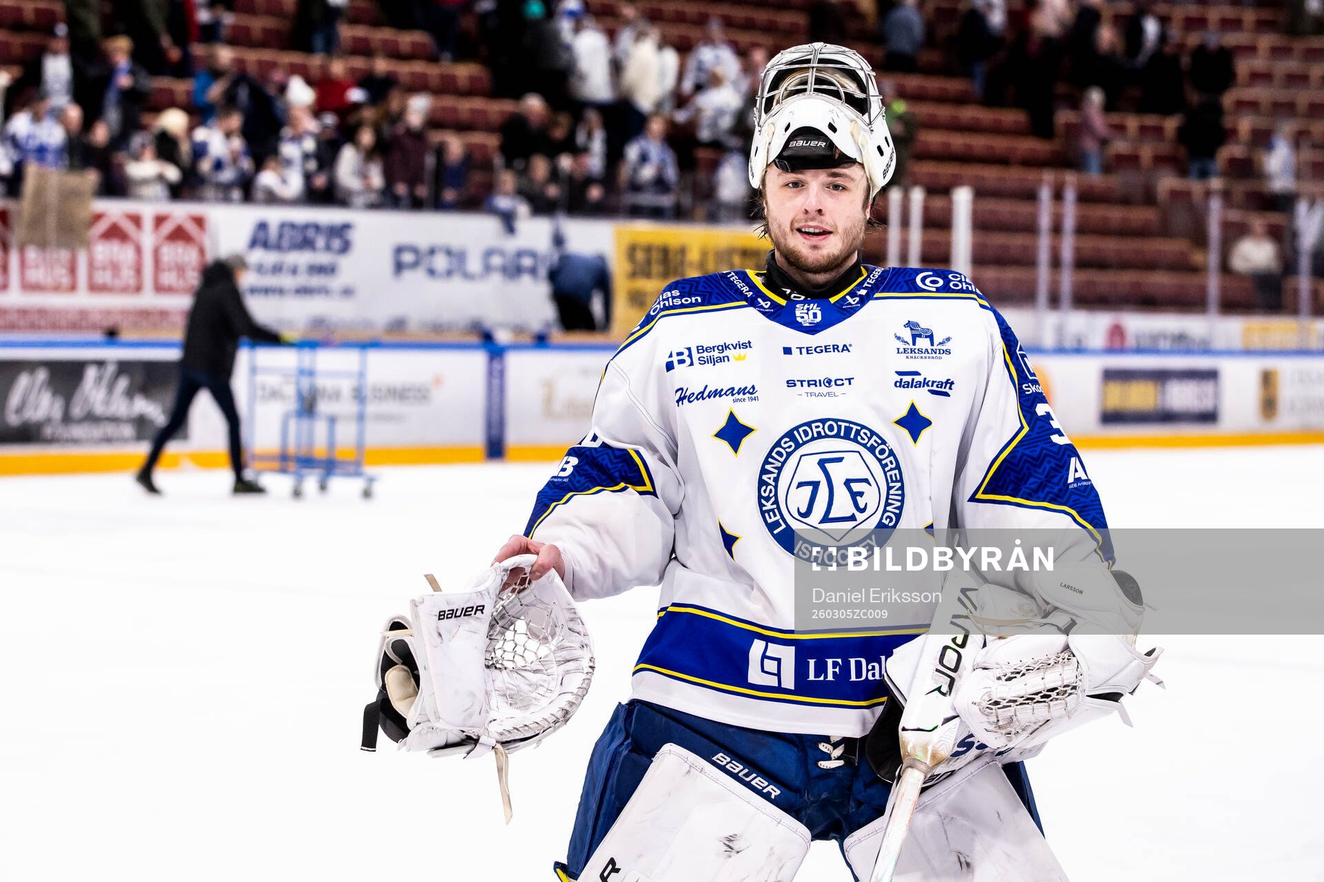 Leksands målvakt Filip Larsson jublar