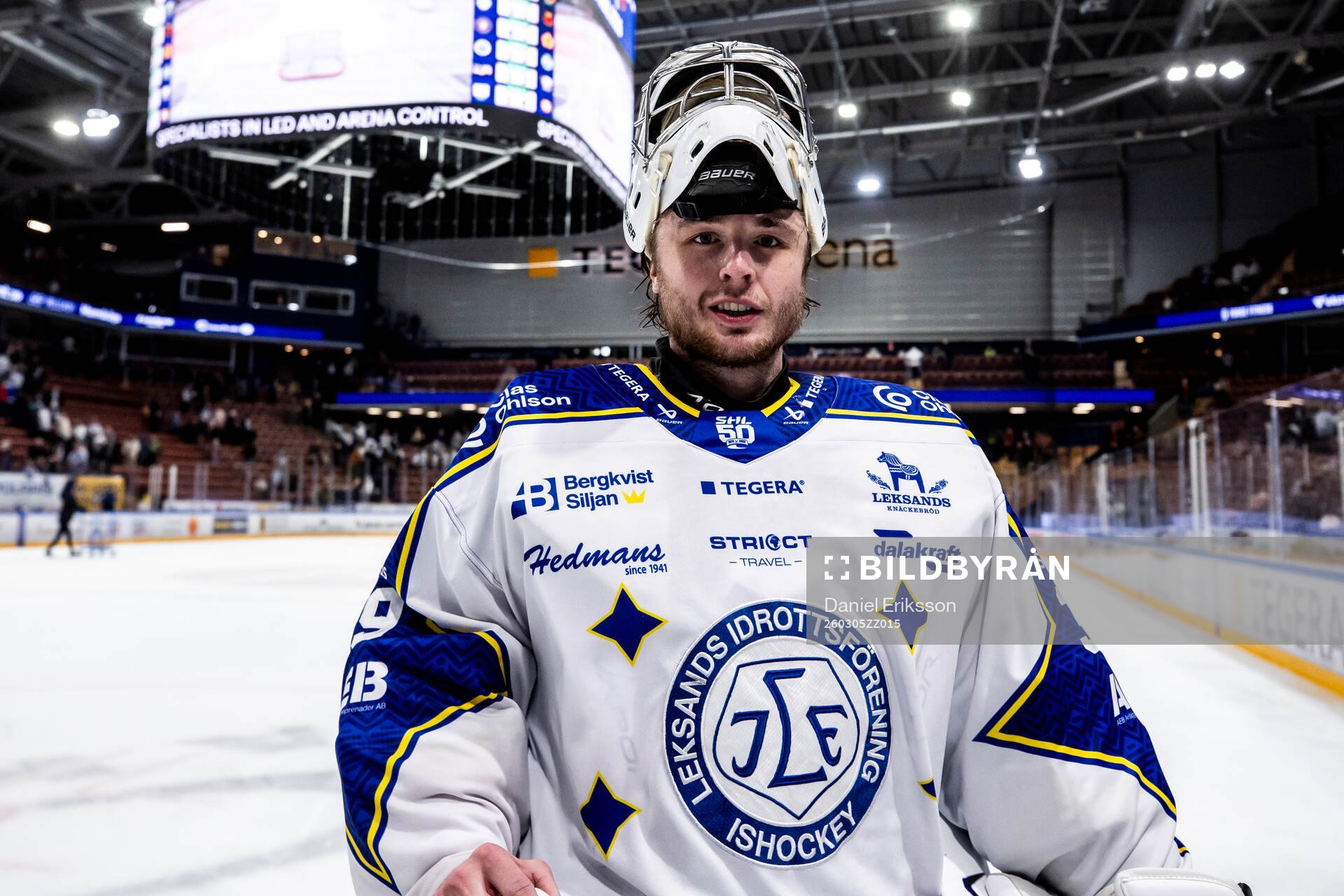 Leksands målvakt Filip Larsson jublar