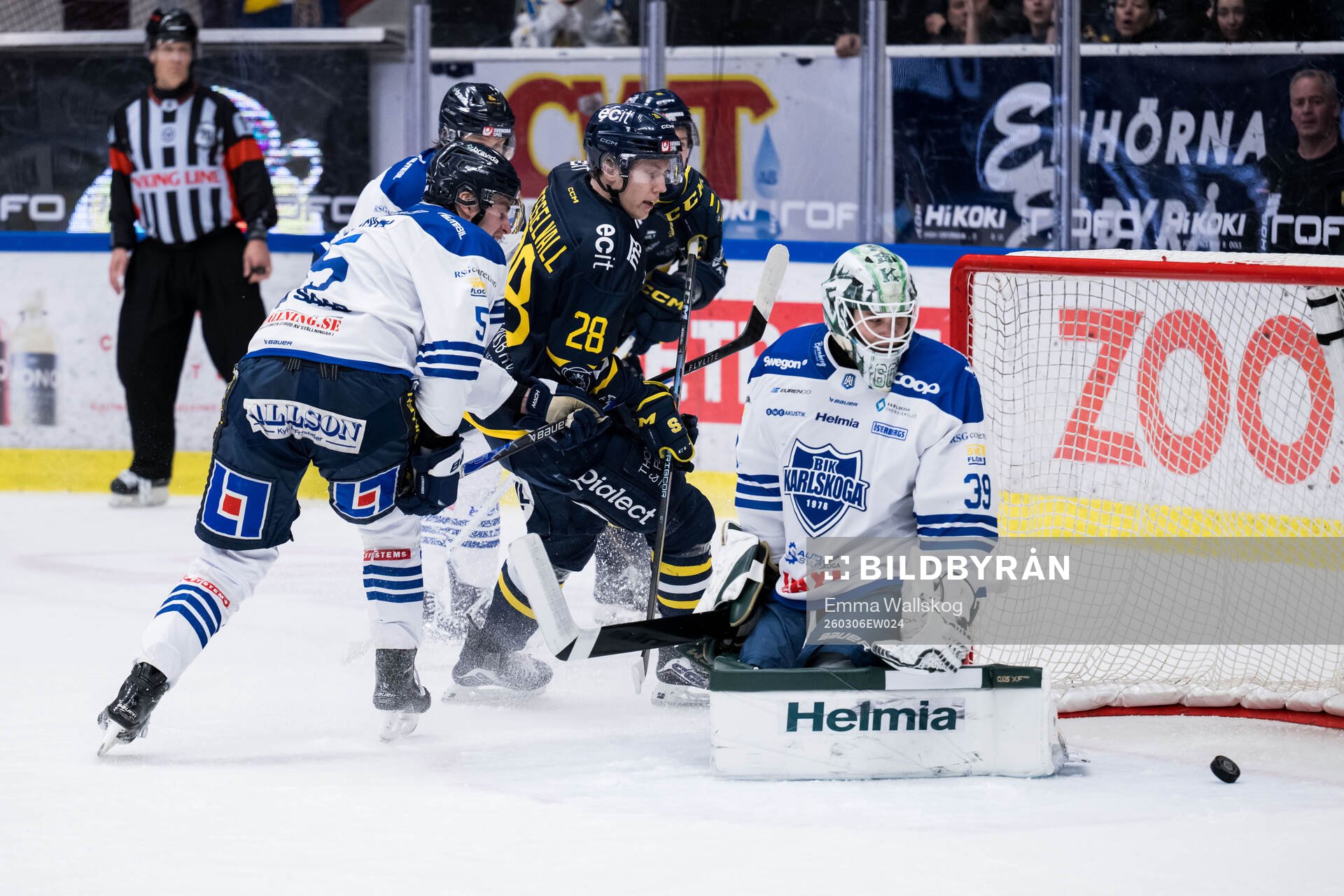 Karlskogas Jonatan Lundgren och målvakt Måns Goos