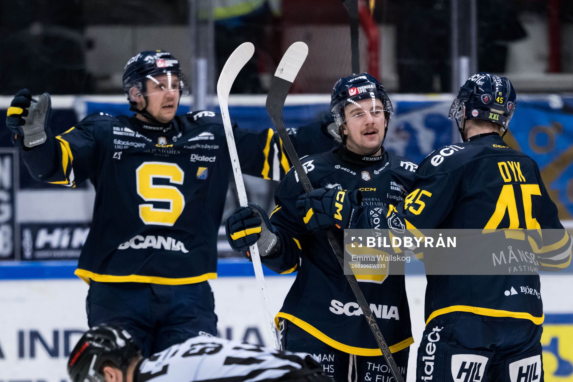 Södertäljes Sebastian Dyk jublar