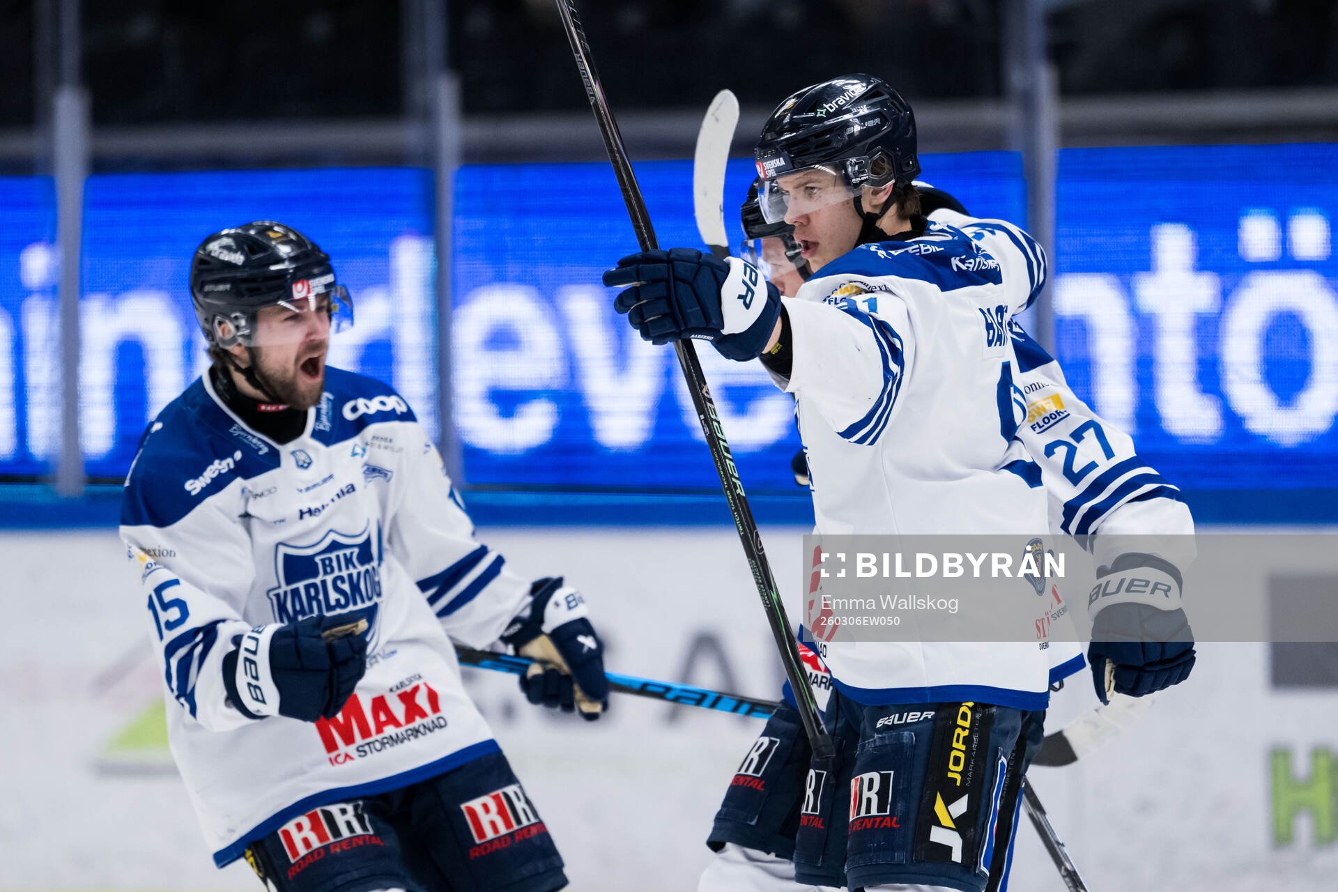 Karlskogas Gustaf Franzén och Tim Barkemo jublar