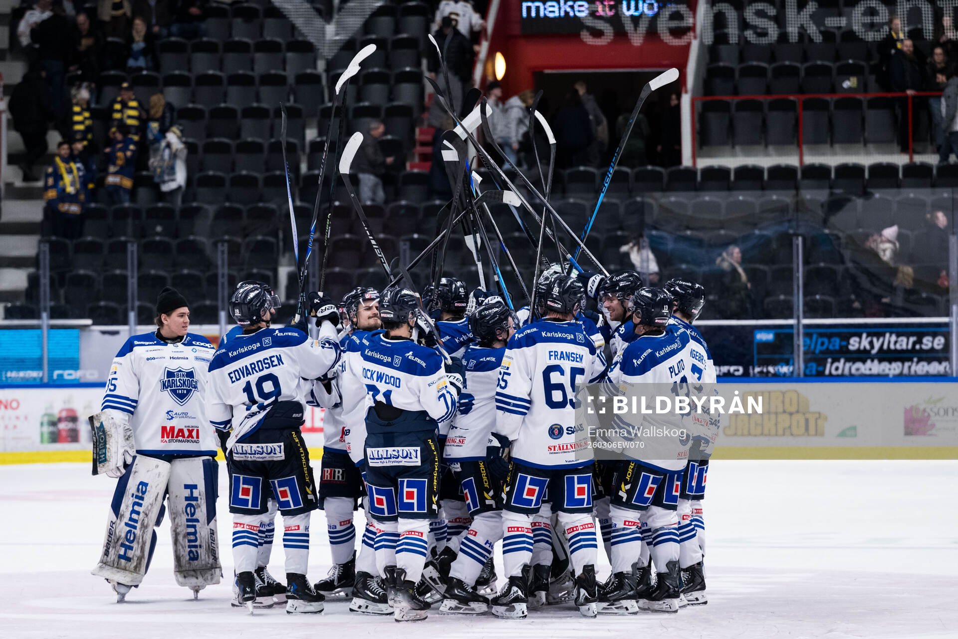 Karlskogas spelare jublar