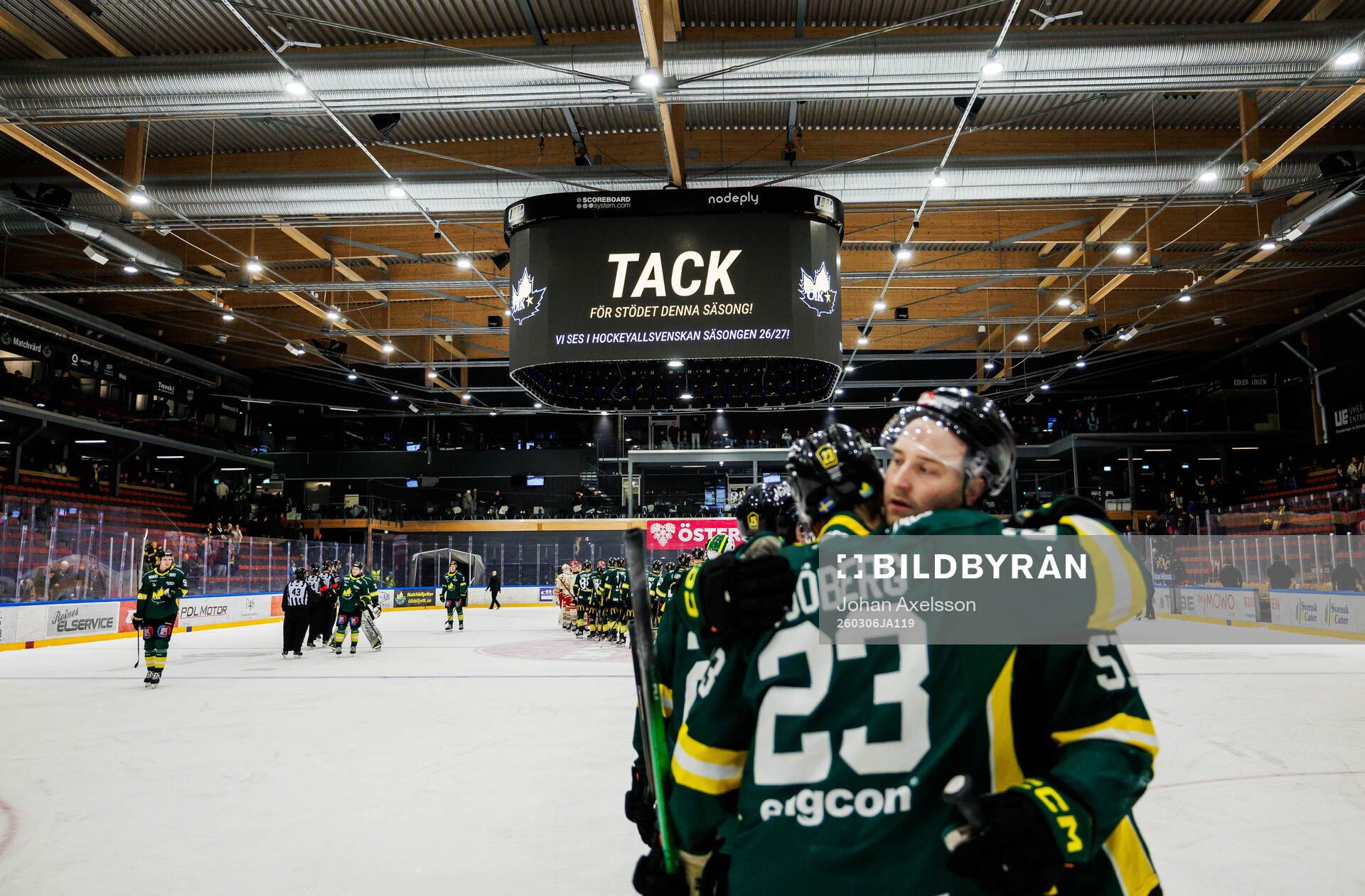 Östersunds Alexander Anderberg I förgrunden med ett tack