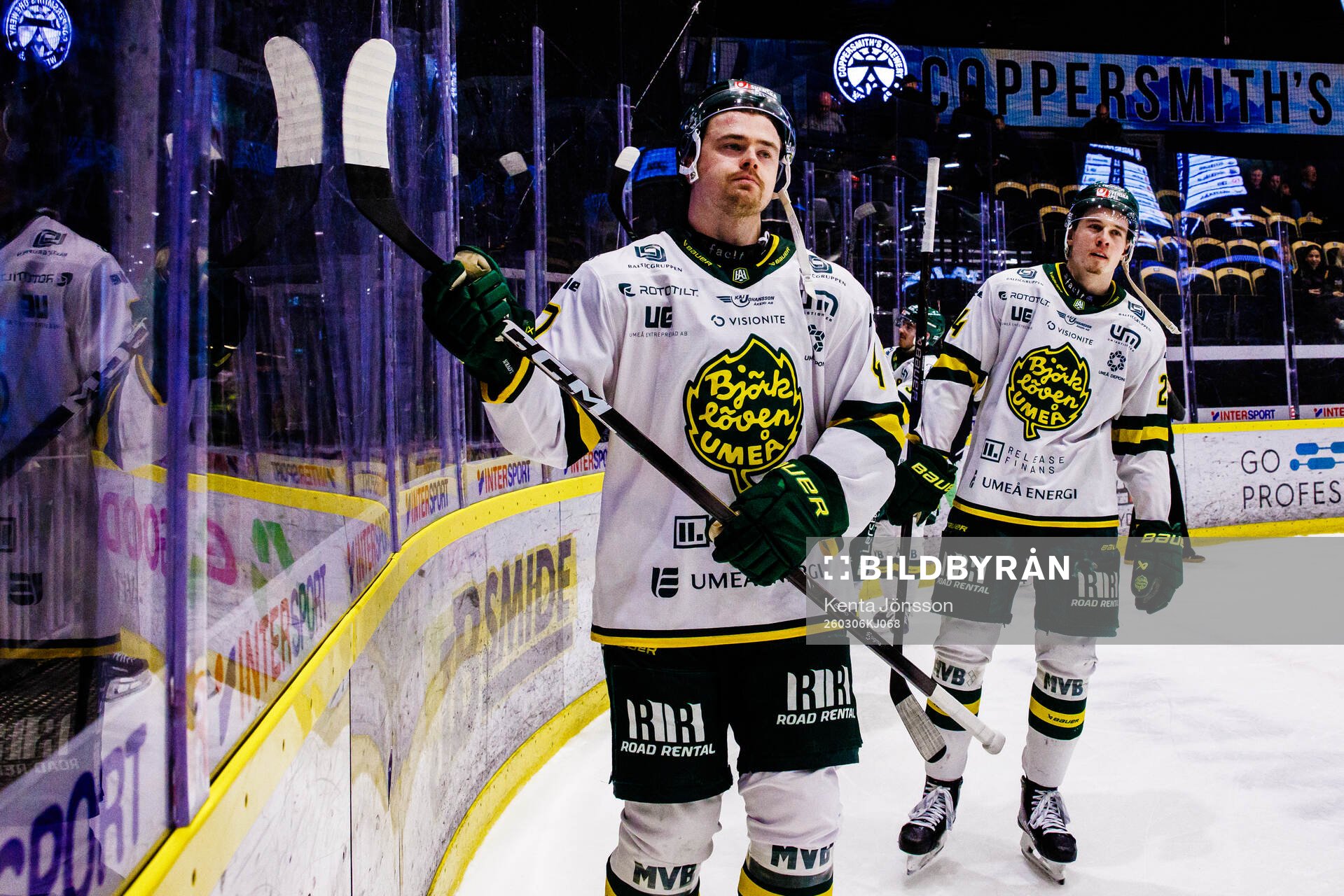 Björklövens Marcus Björk och Linus Cronholm jublar
