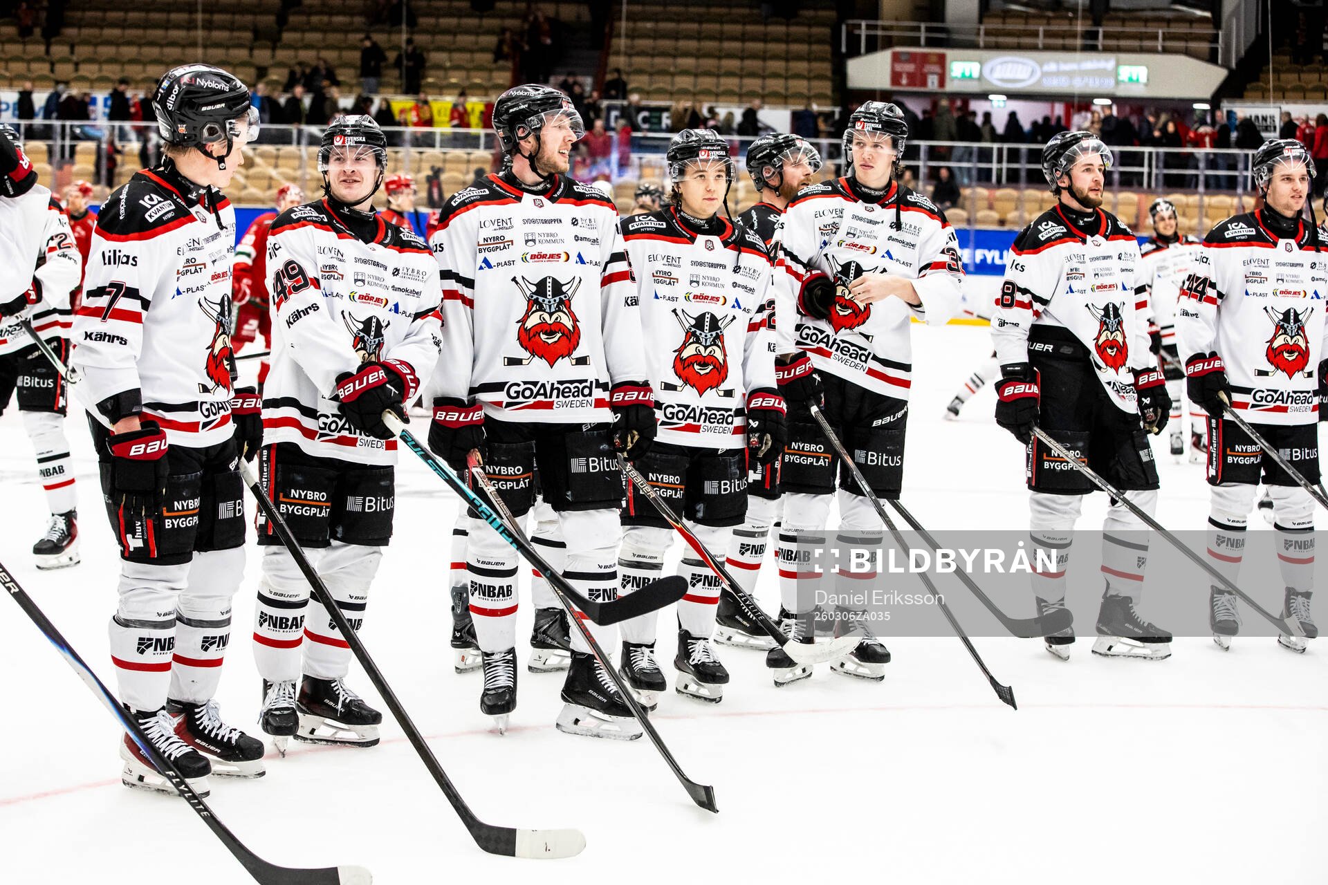 Nybro Vikings spelarna jublar