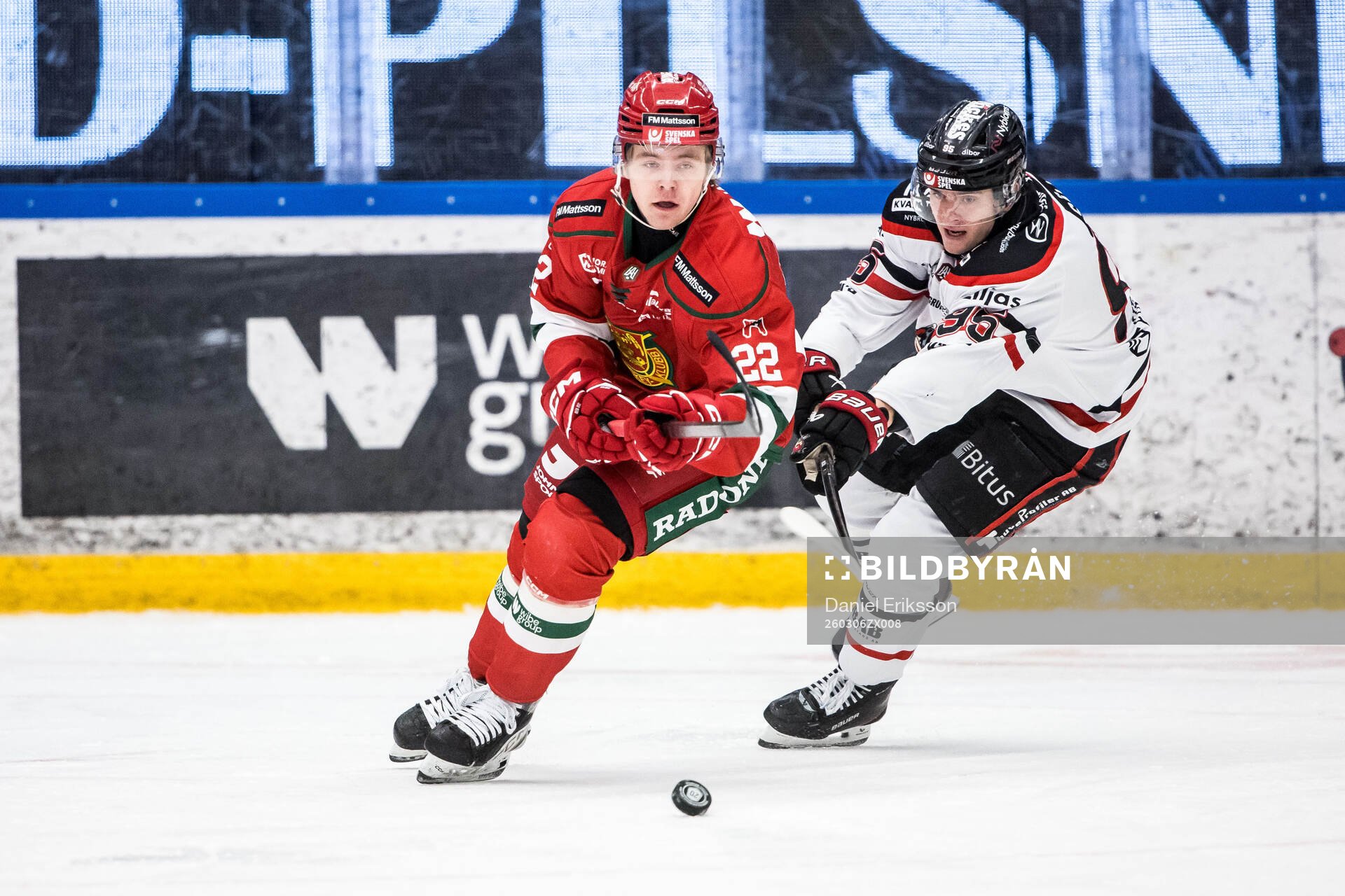 Moras Mikkel Eriksen och Nybro Vikings Gabriel Säll