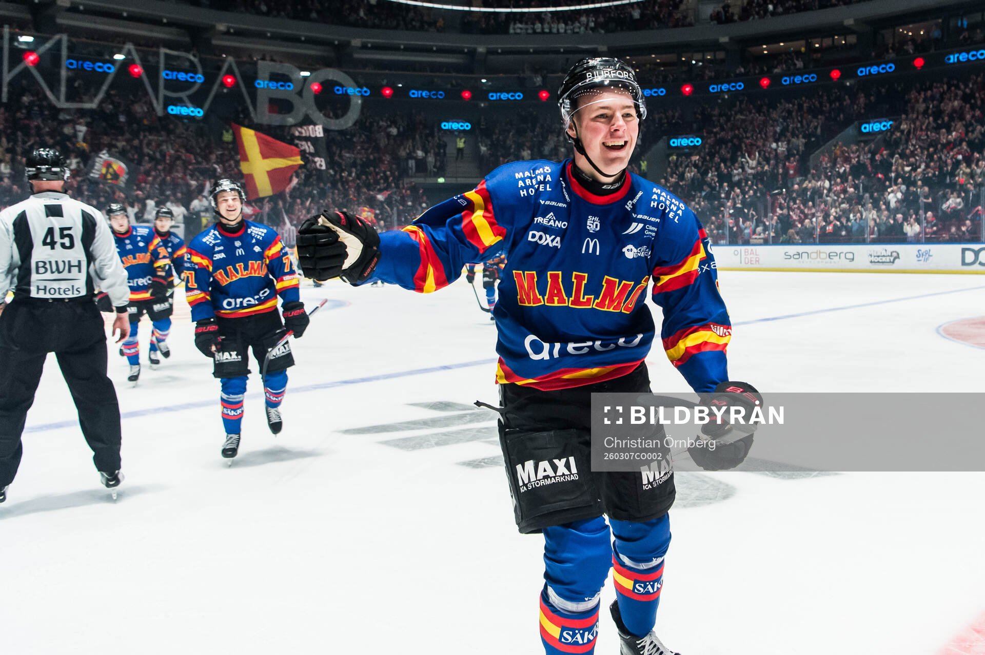 Malmö Redhawks Kalle Hemström jublar