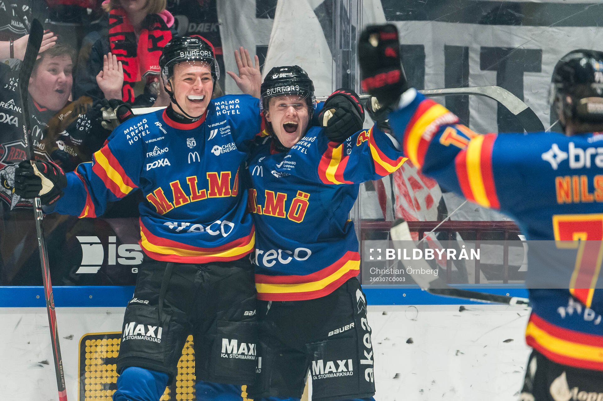 Malmö Redhawks Kalle Hemström jublar