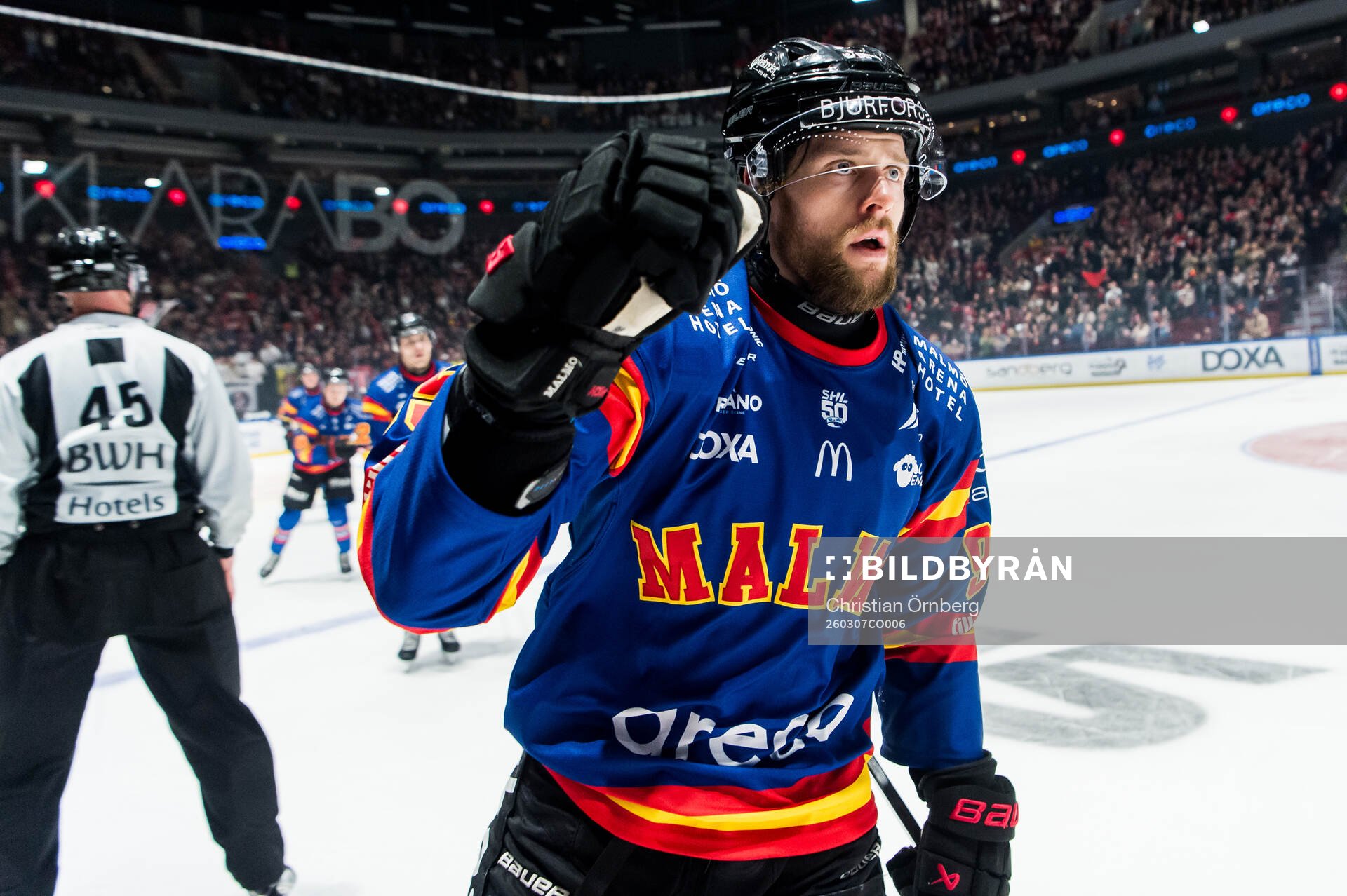 Malmö Redhawks Carl Persson jublar