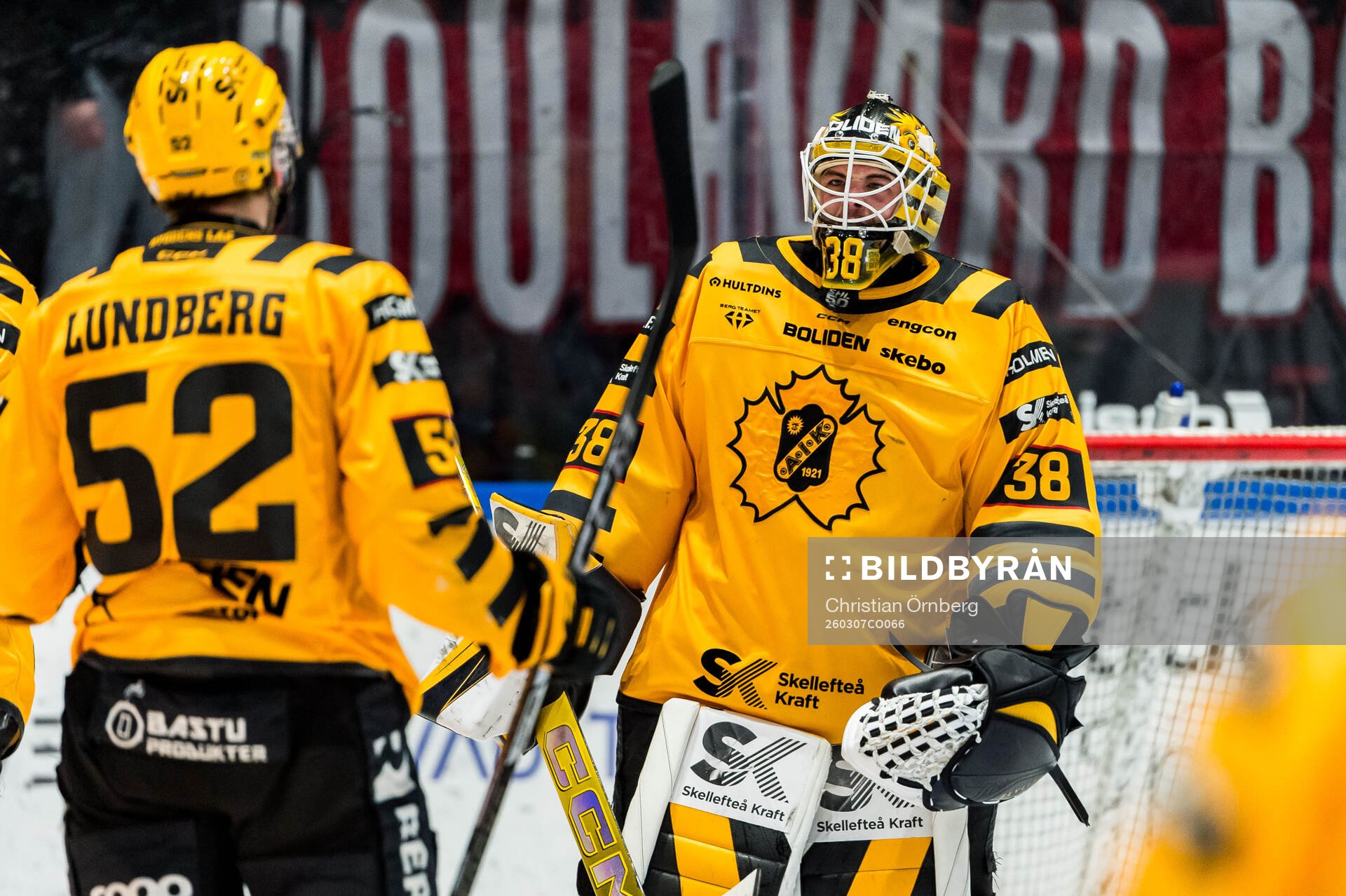Skellefteås målvakt Strauss Mann jublar