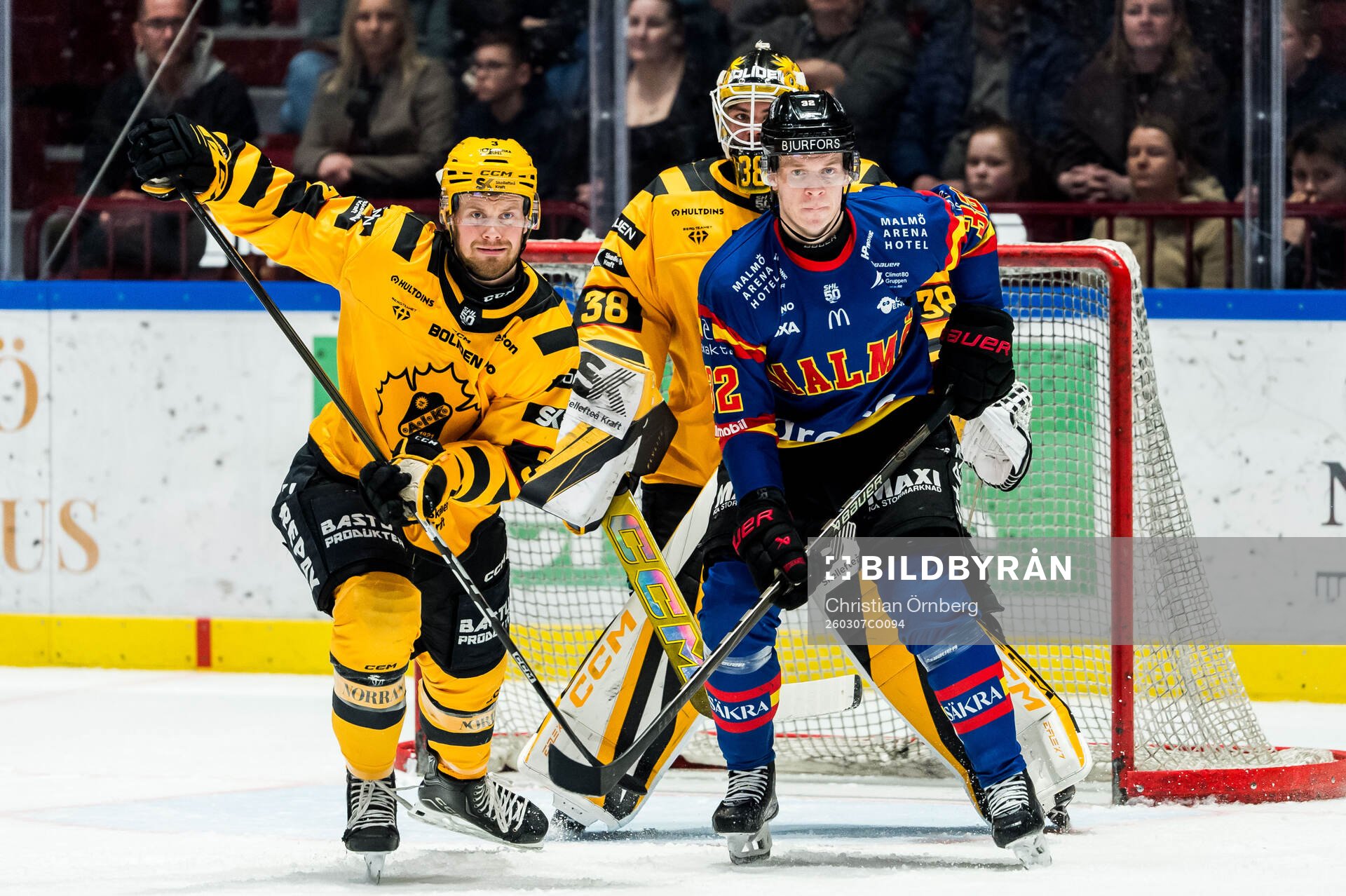 Skellefteås Viktor Grahn och målvakt Strauss Mann och