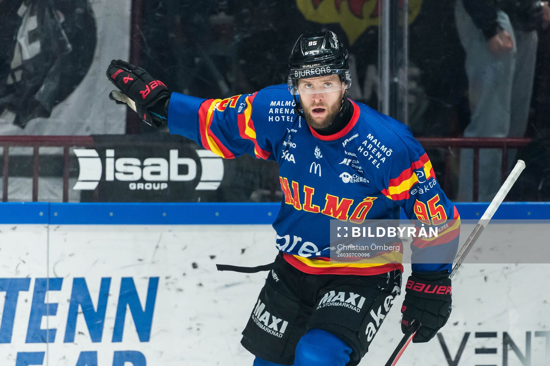 Malmö Redhawks Carl Persson jublar