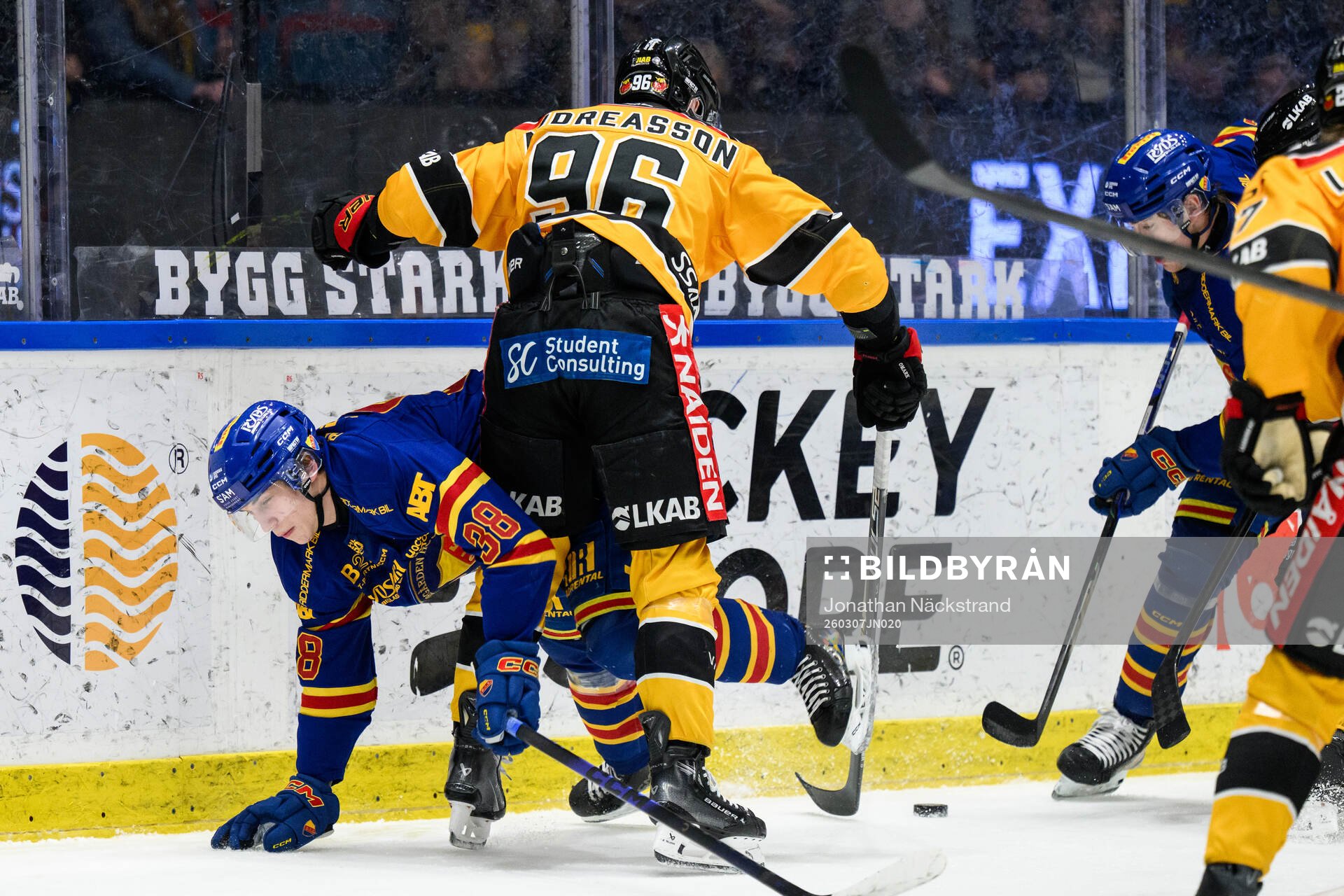 Djurgårdens Victor Eklund och Luleås Pontus Andreasson