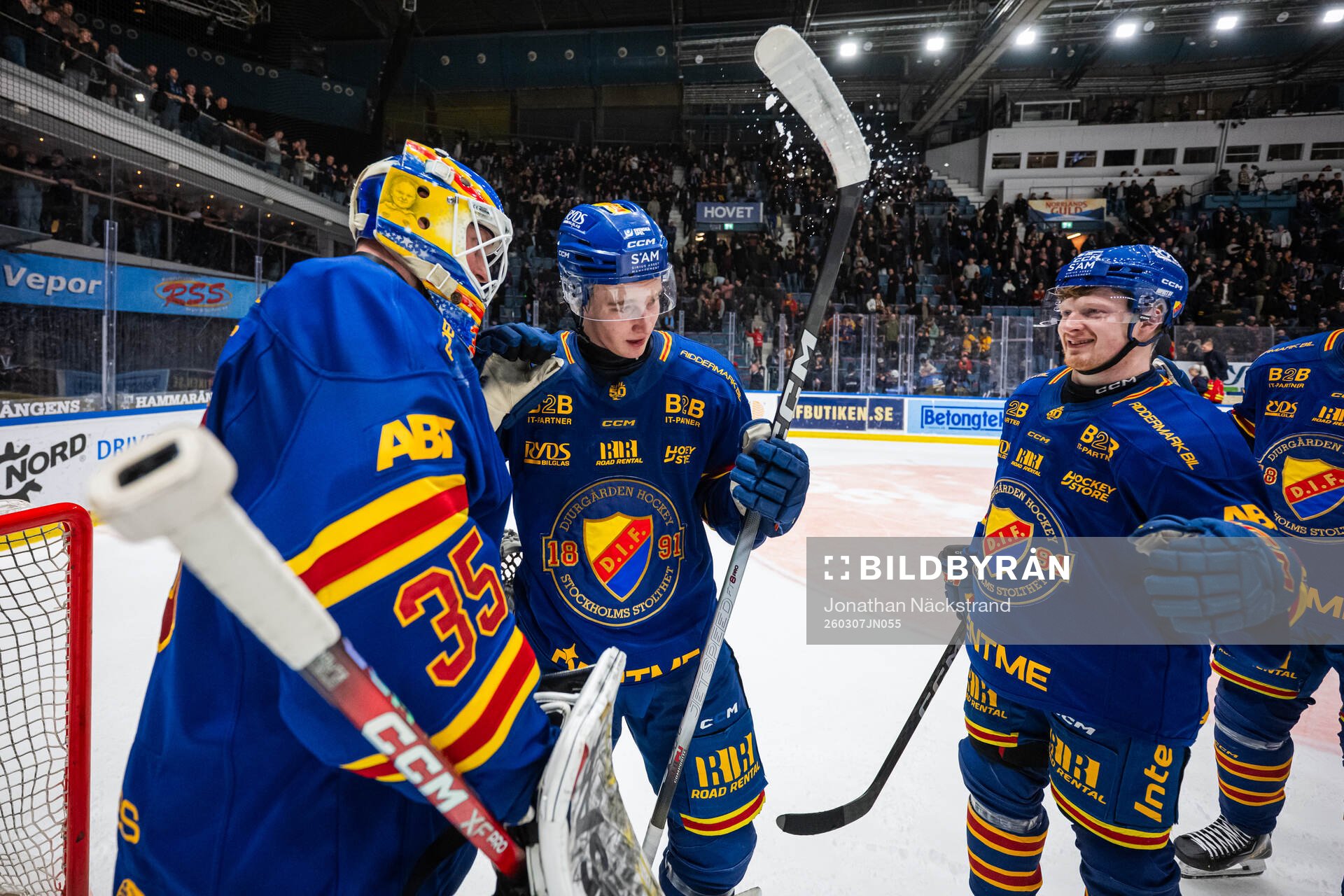 Djurgårdens målvakt Magnus Hellberg jublar med Theo
