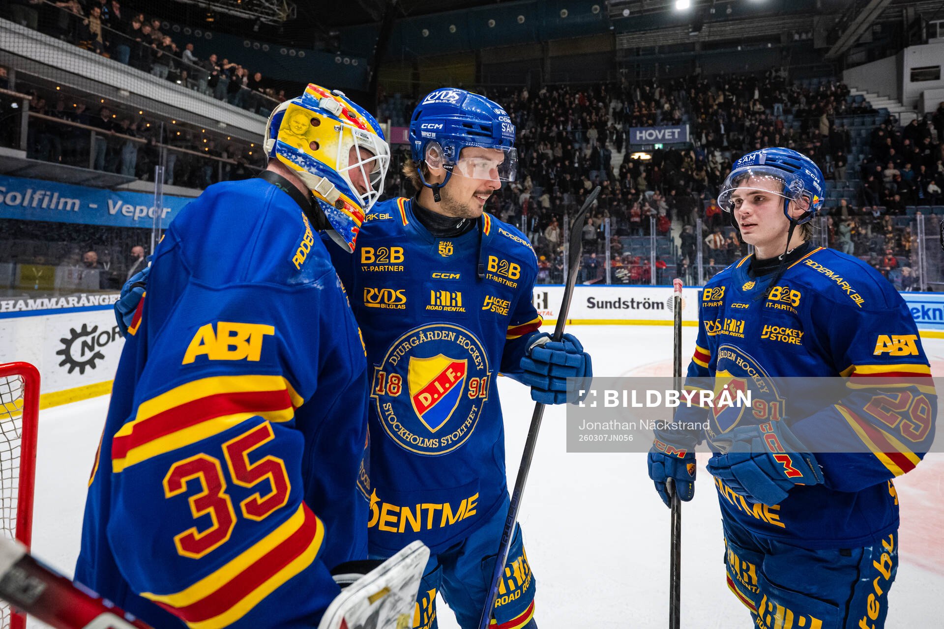 Djurgårdens målvakt Magnus Hellberg jublar med Valtteri
