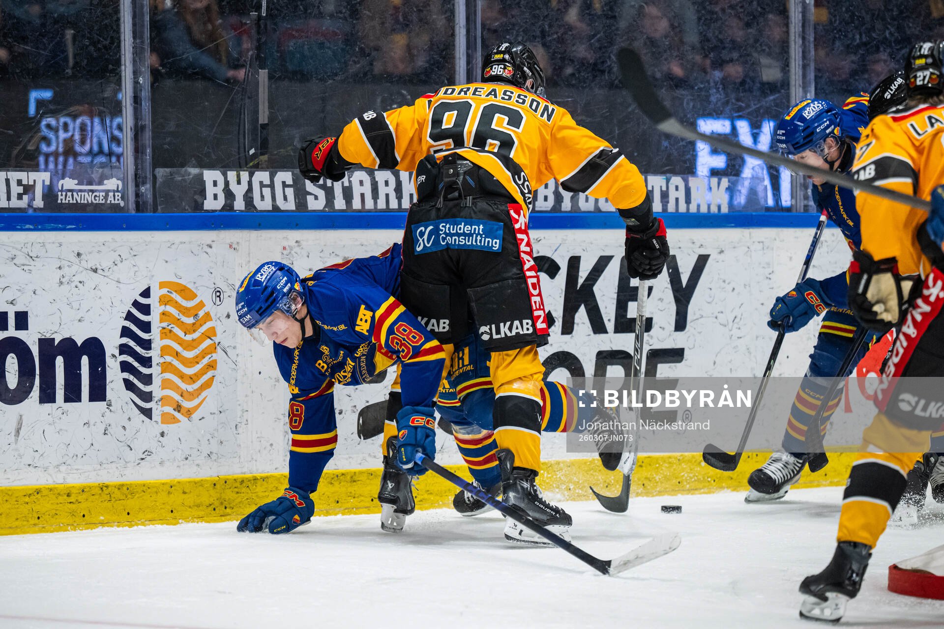 Djurgårdens Victor Eklund och Luleås Pontus Andreasson