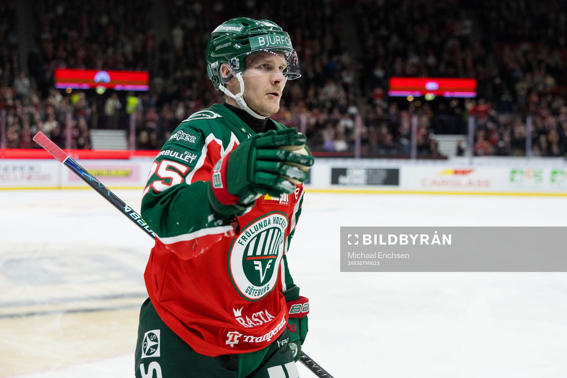 Frölundas Arttu Ruotsalainen jublar