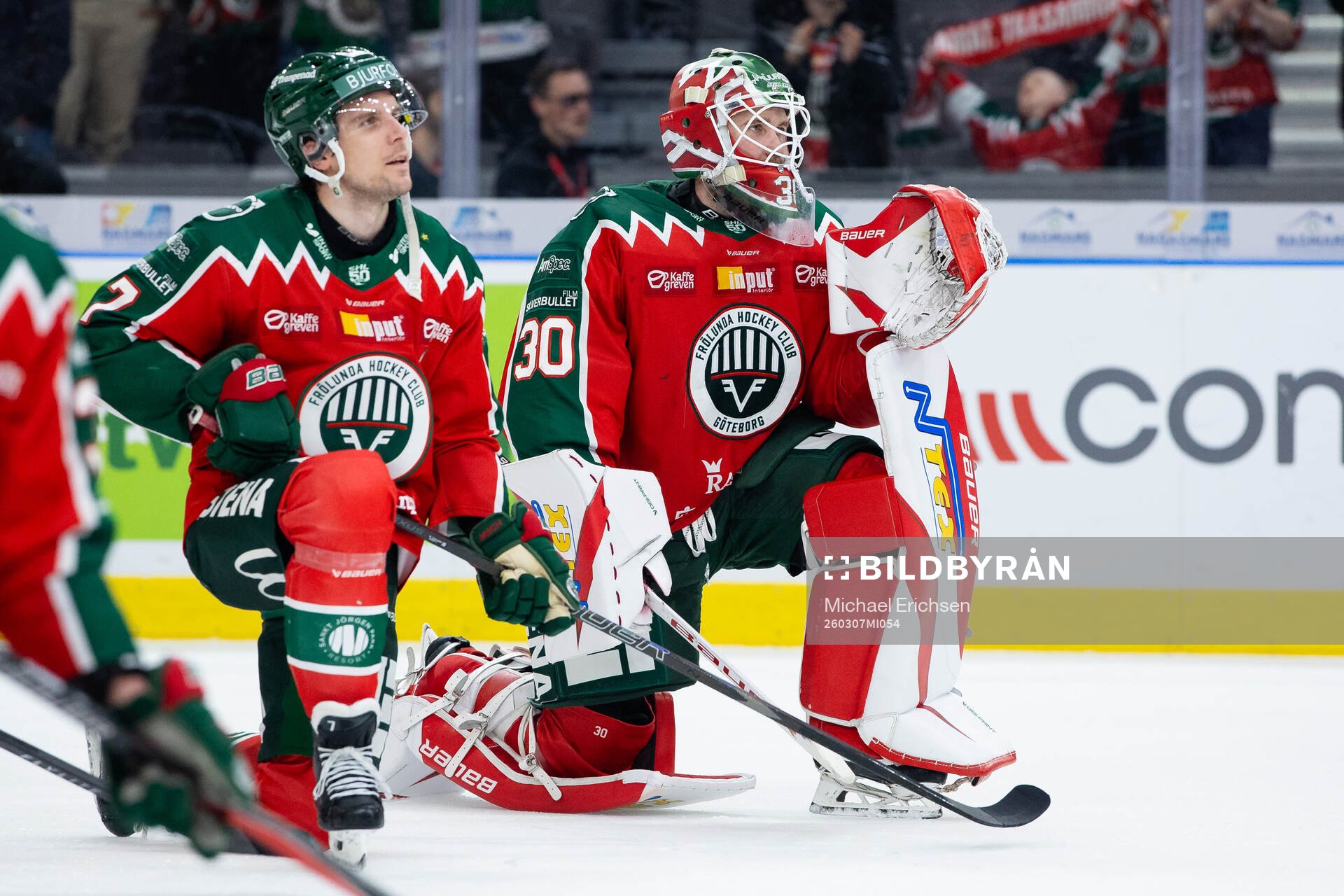 Frölundas Henrik Tömmernes och målvakt Tobias Normann