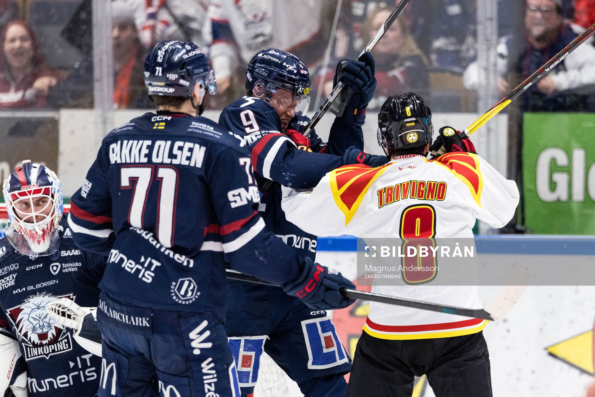 Linköpings Erik Norén och Brynäs Bobby Trivigno