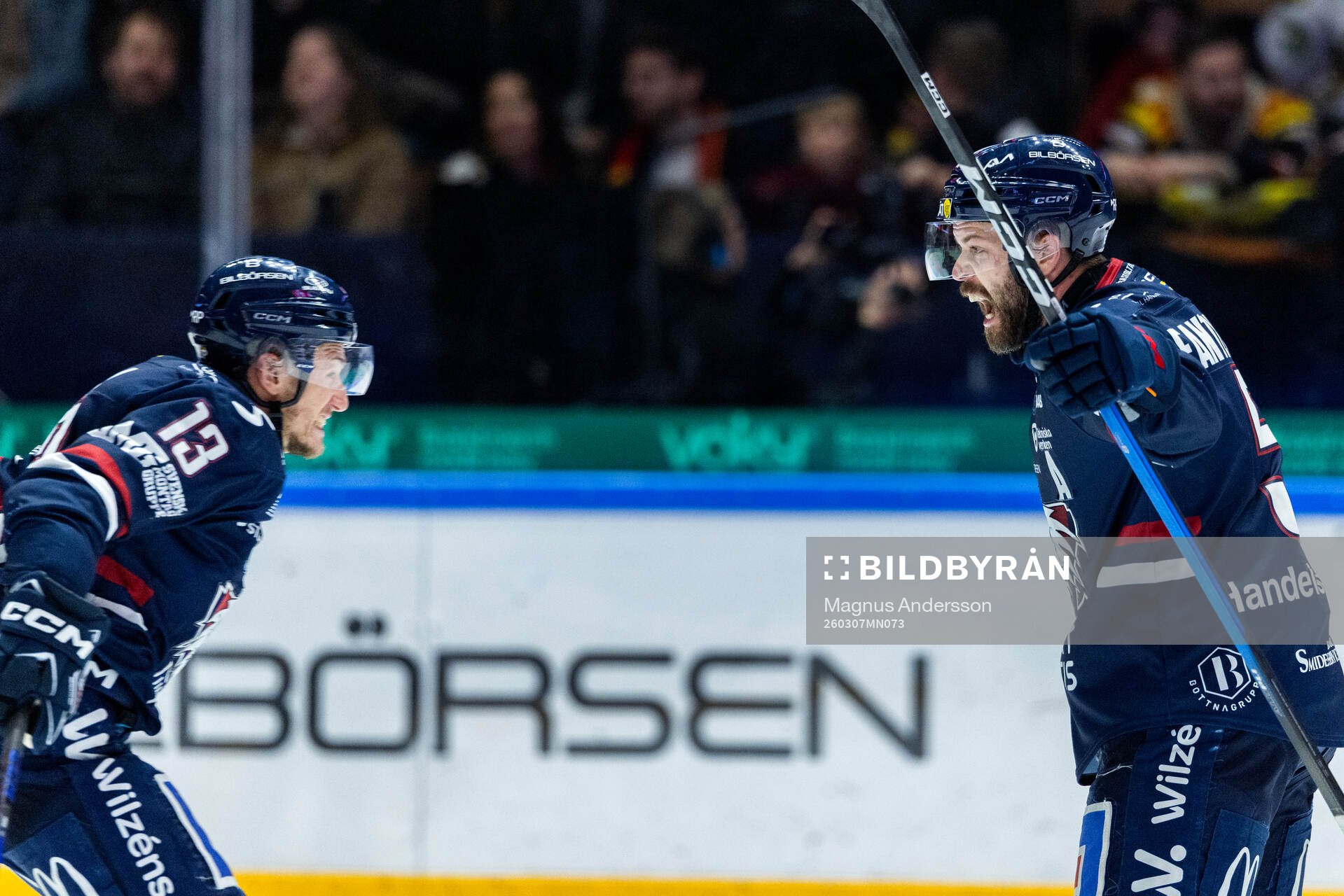 Linköpings Jakub Vrana och Oscar Fantenberg jublar