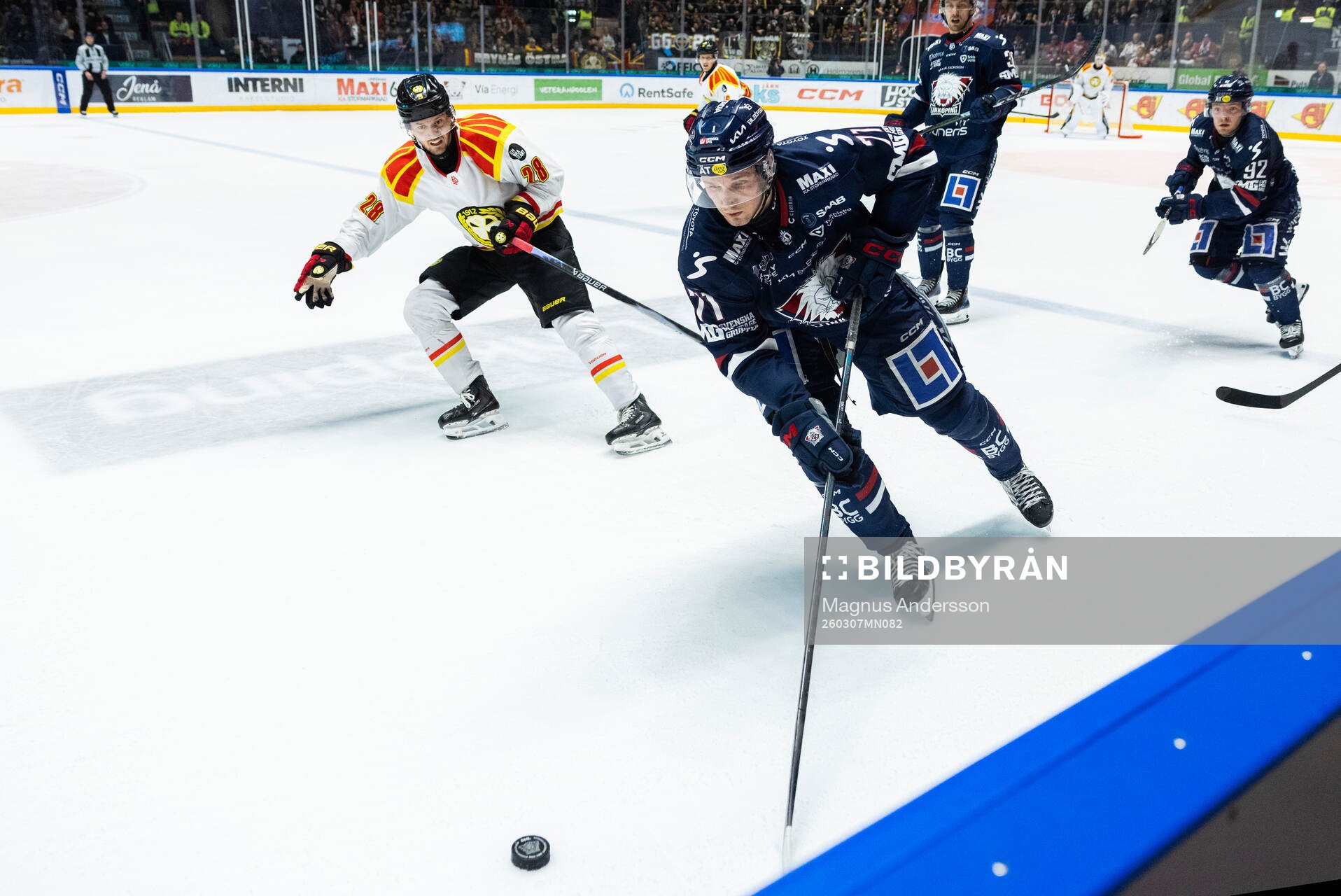 Brynäs Johannes Kinnvall och Linköpings Eskild Bakke Olsen