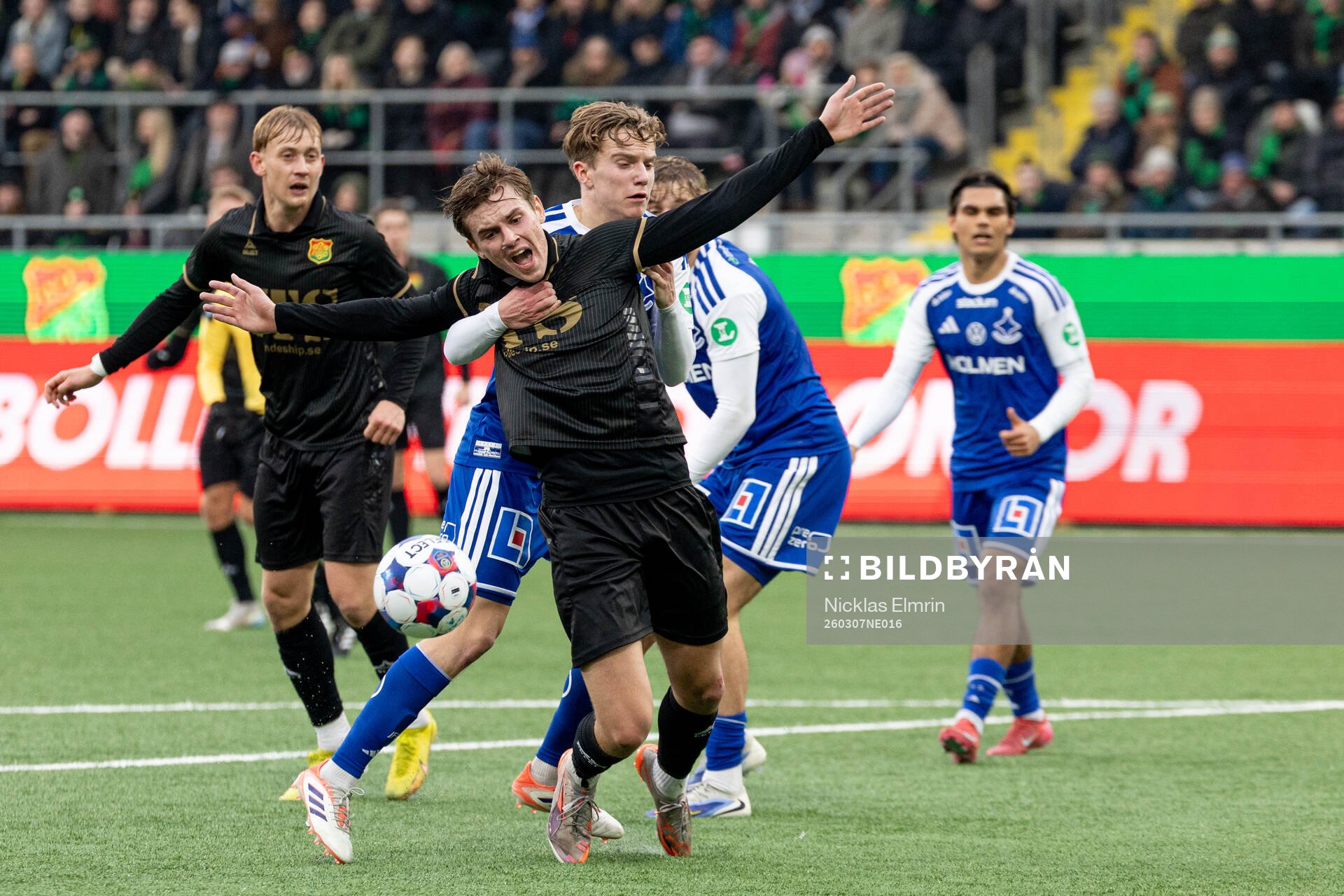 Straff när GAIS Max Andersson rivs ner av Norrköpings
