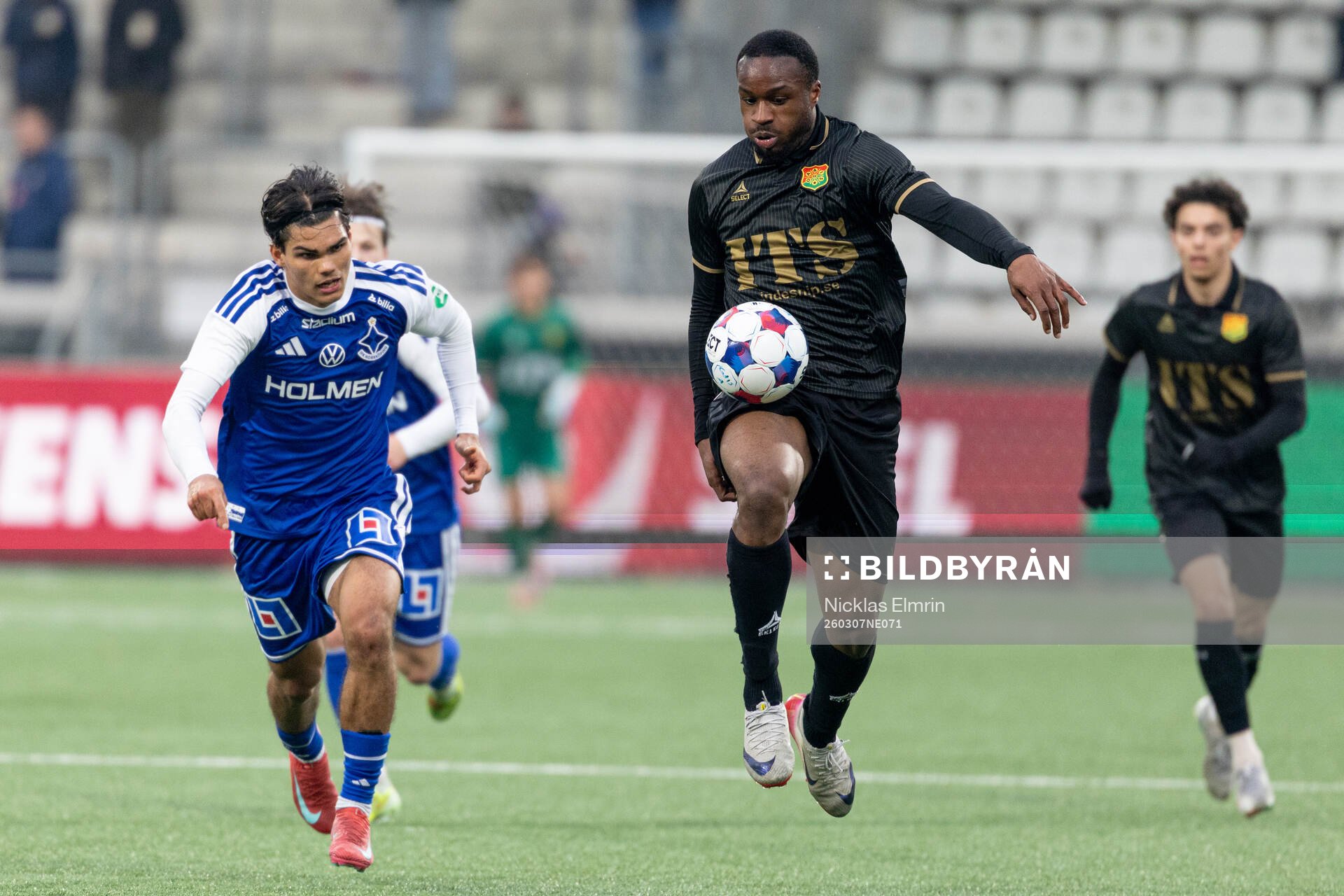 IFK Norrköpings Noel Sernelius och GAISs Shalom Ekong