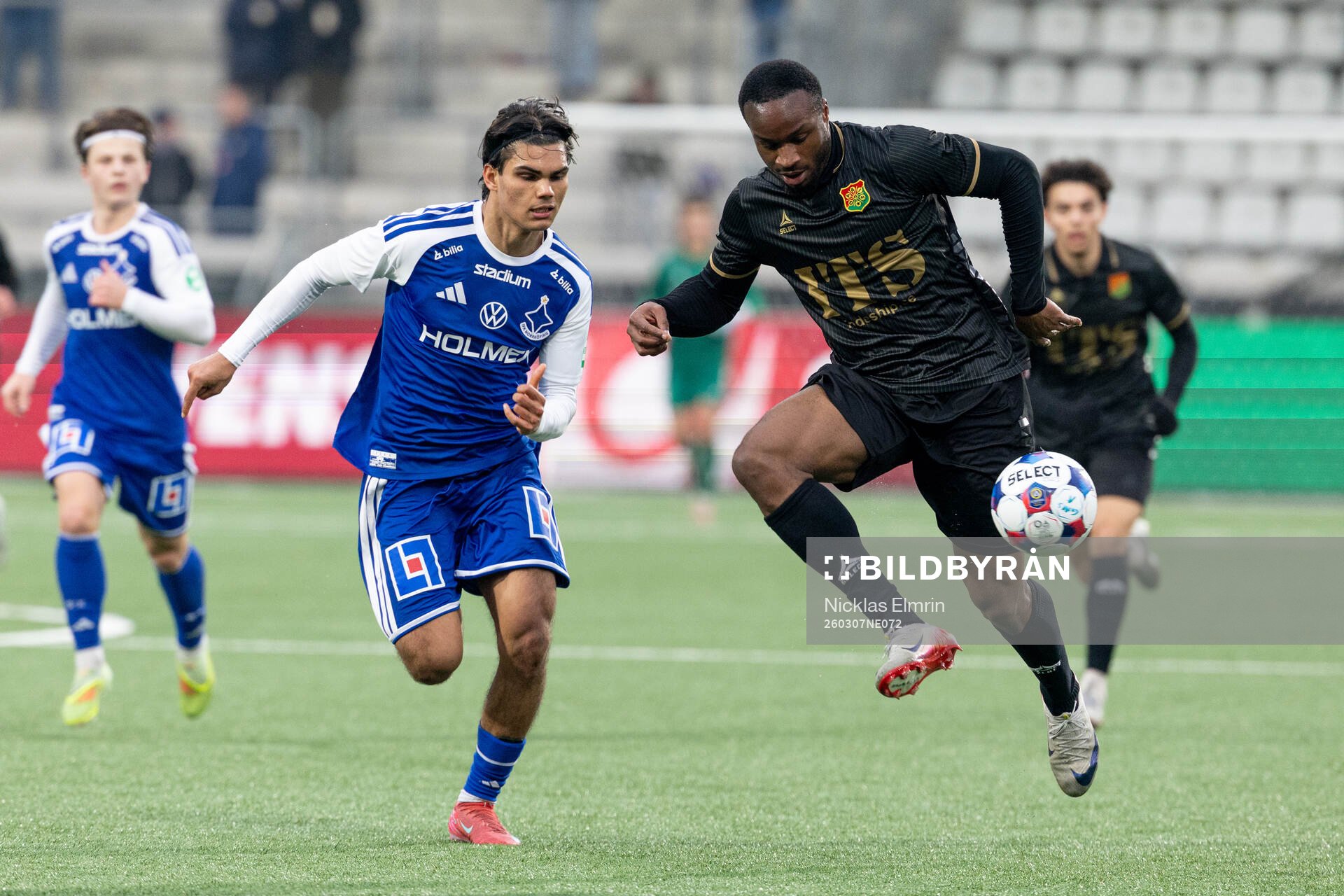 IFK Norrköpings Noel Sernelius och GAISs Shalom Ekong