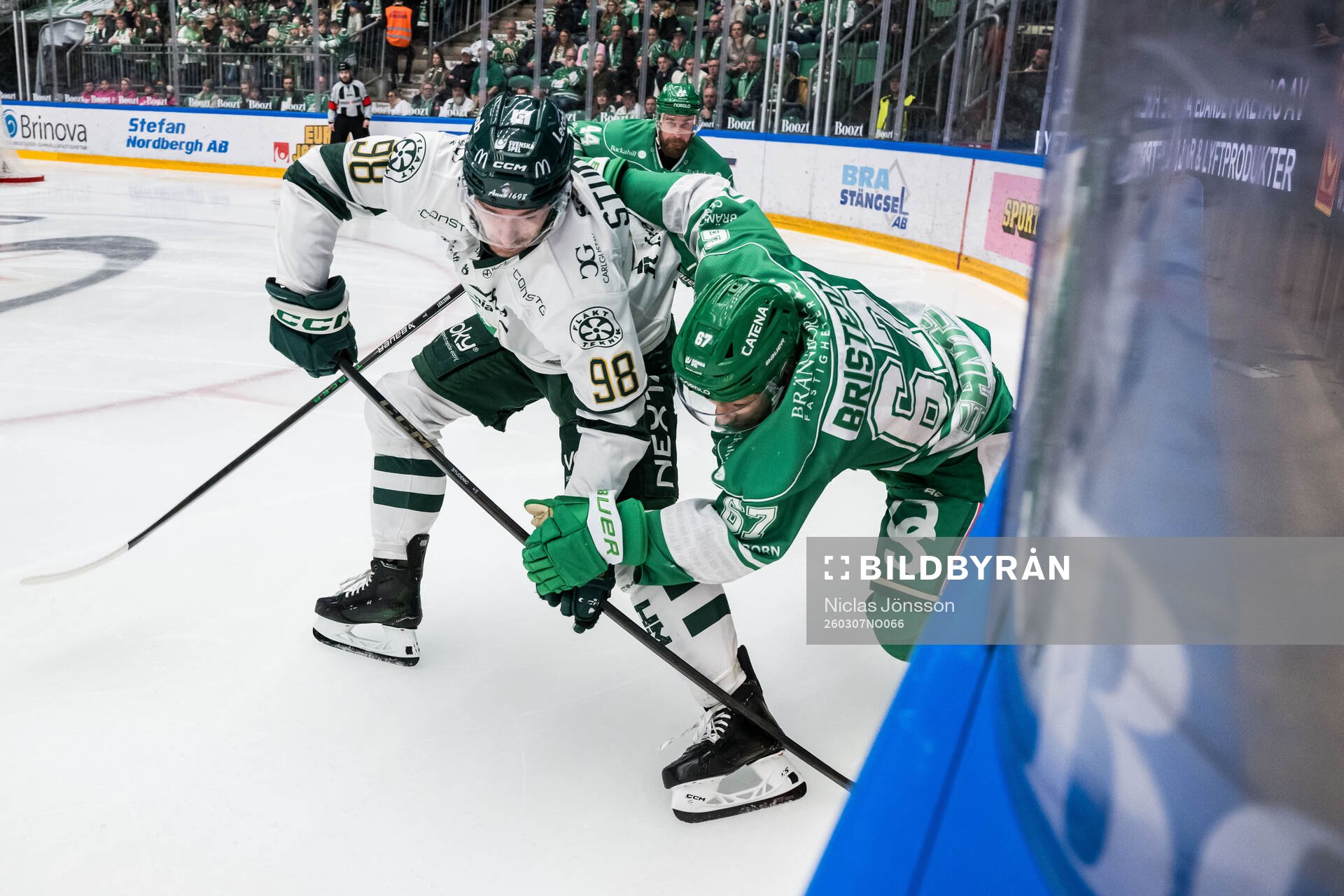 Färjestads Marian Studenic och Rögles Leon Bristedt